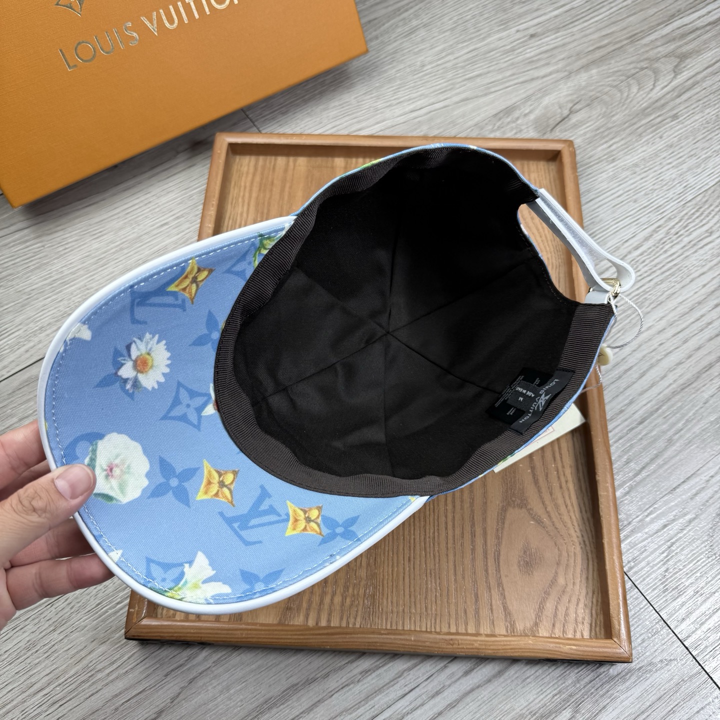 🌹。L家。【超A品质-配透明防尘袋】最新款！时尚潮流，高端做工！每一个帽子都是用心之作！牛津材质！头层牛皮！非一般的品质