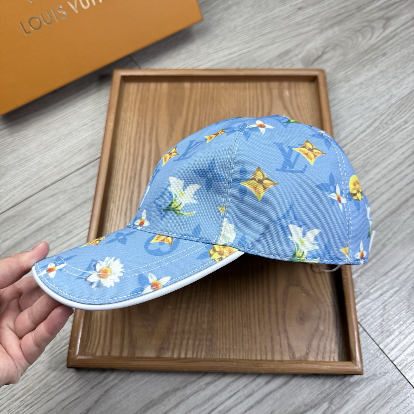 🌹。L家。【超A品质-配透明防尘袋】最新款！时尚潮流，高端做工！每一个帽子都是用心之作！牛津材质！头层牛皮！非一般的品质