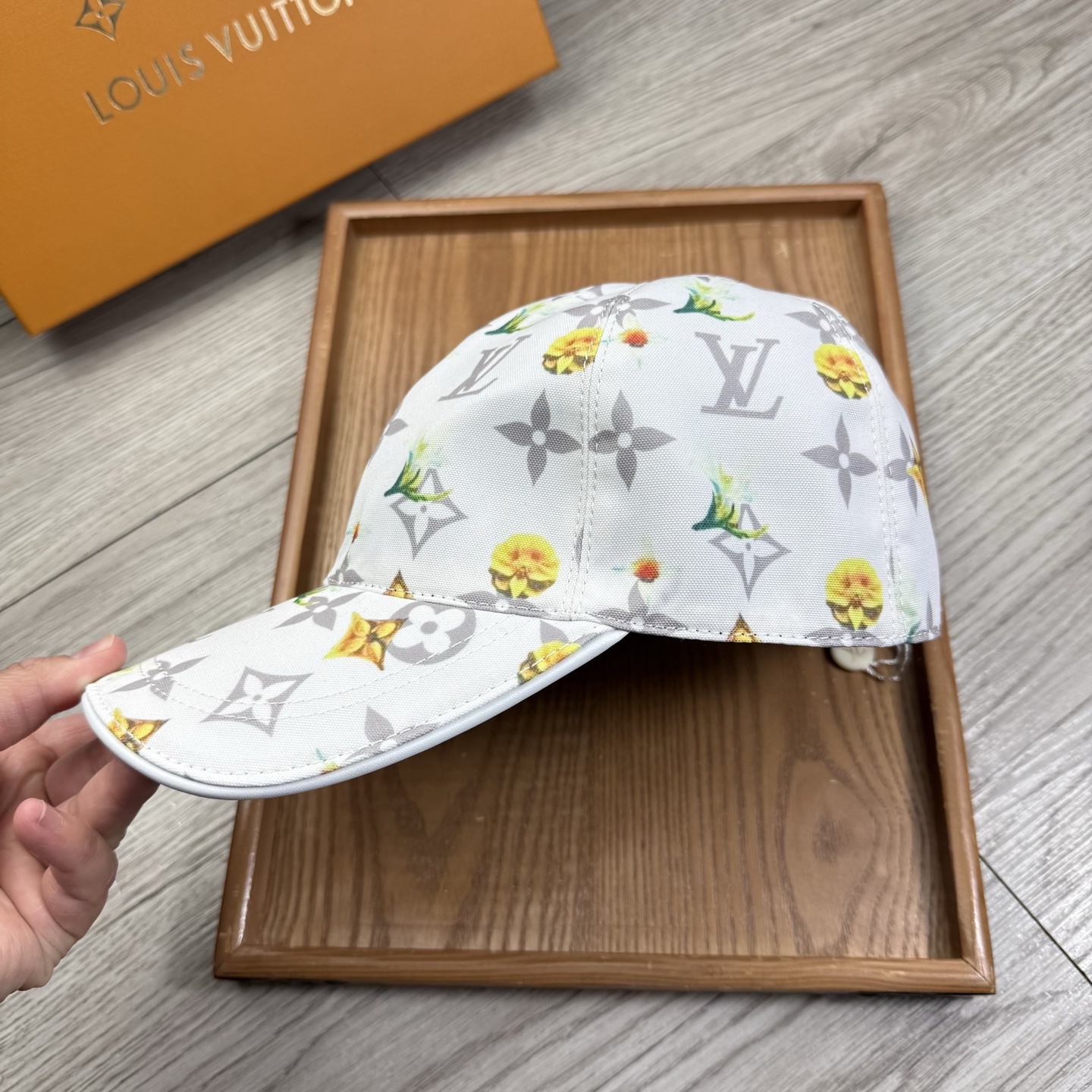 🌹。L家。【超A品质-配透明防尘袋】最新款！时尚潮流，高端做工！每一个帽子都是用心之作！牛津材质！头层牛皮！非一般的品质