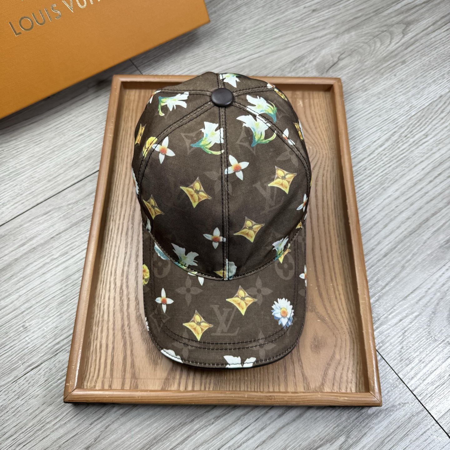 🌹。L家。【超A品质-配透明防尘袋】最新款！时尚潮流，高端做工！每一个帽子都是用心之作！牛津材质！头层牛皮！非一般的品质