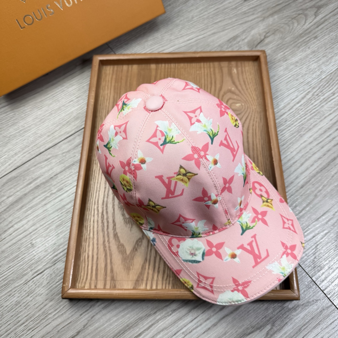 🌹。L家。【超A品质-配透明防尘袋】最新款！时尚潮流，高端做工！每一个帽子都是用心之作！牛津材质！头层牛皮！非一般的品质