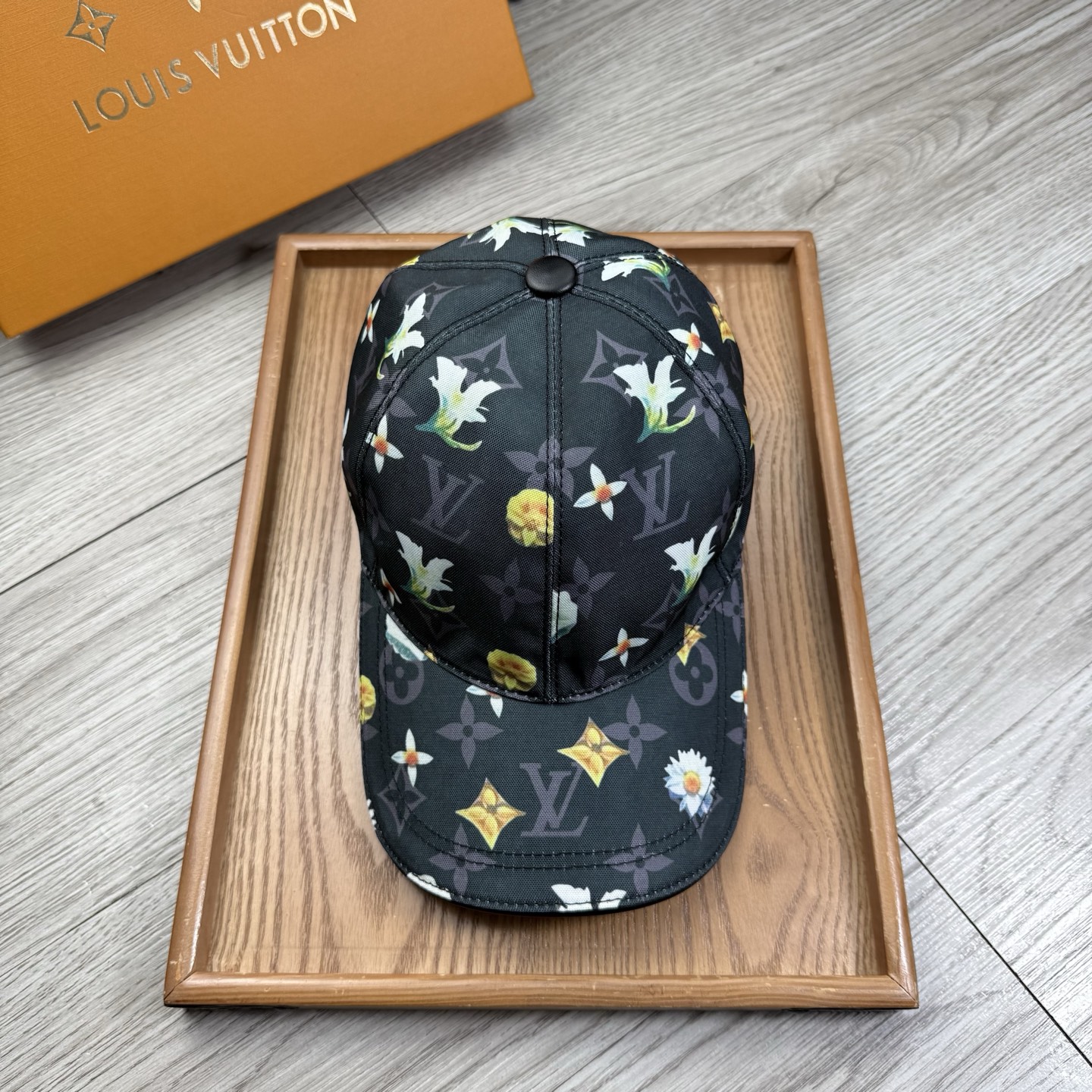 🌹。L家。【超A品质-配透明防尘袋】最新款！时尚潮流，高端做工！每一个帽子都是用心之作！牛津材质！头层牛皮！非一般的品质