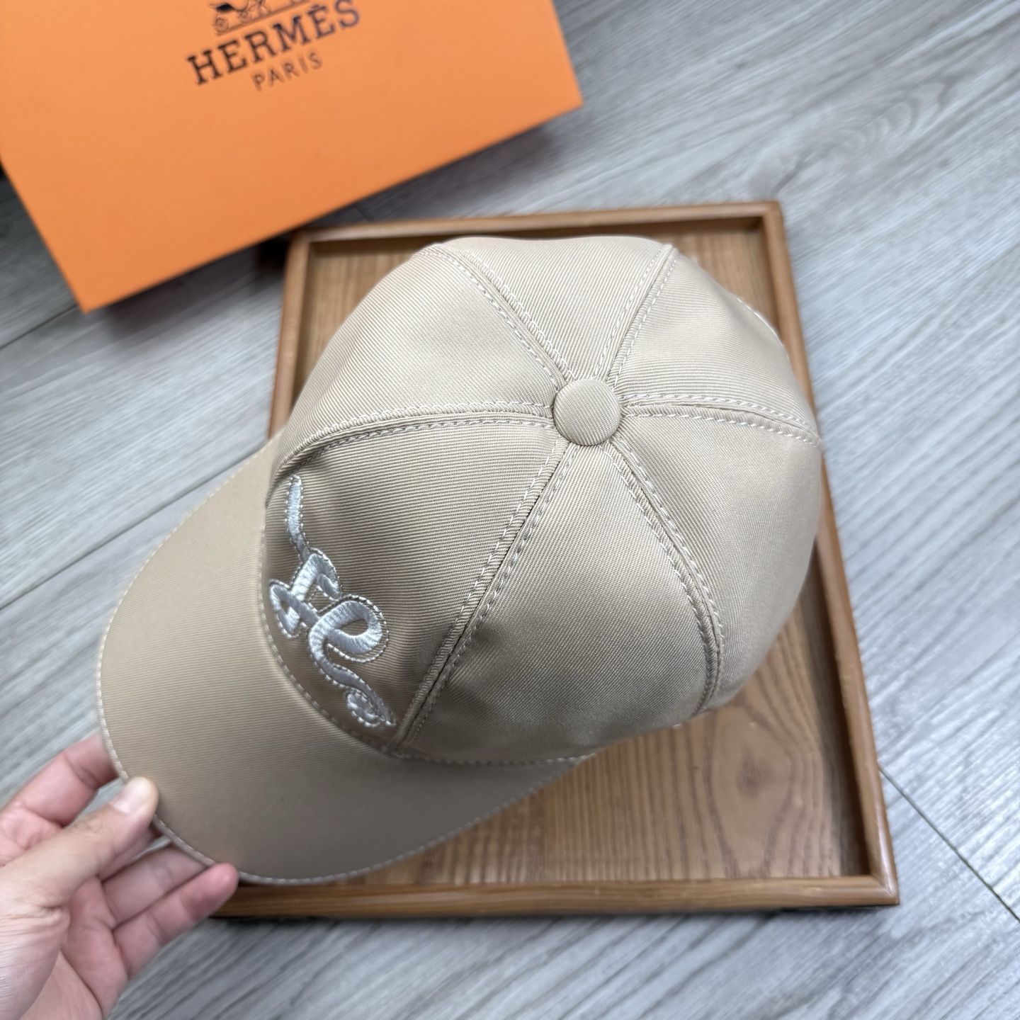 🌹。H家。【超A品质-配透明防尘袋】最新款！时尚潮流，高端做工！每一个帽子都是用心之作！牛津材质！头层牛皮！非一般的品质