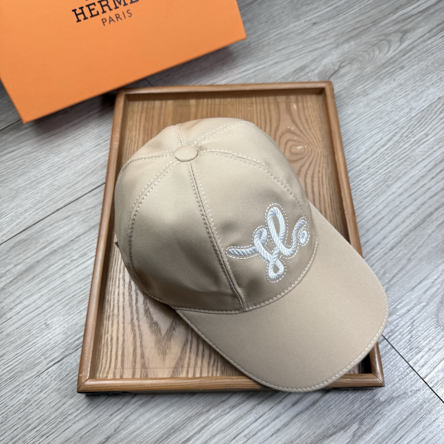 🌹。H家。【超A品质-配透明防尘袋】最新款！时尚潮流，高端做工！每一个帽子都是用心之作！牛津材质！头层牛皮！非一般的品质