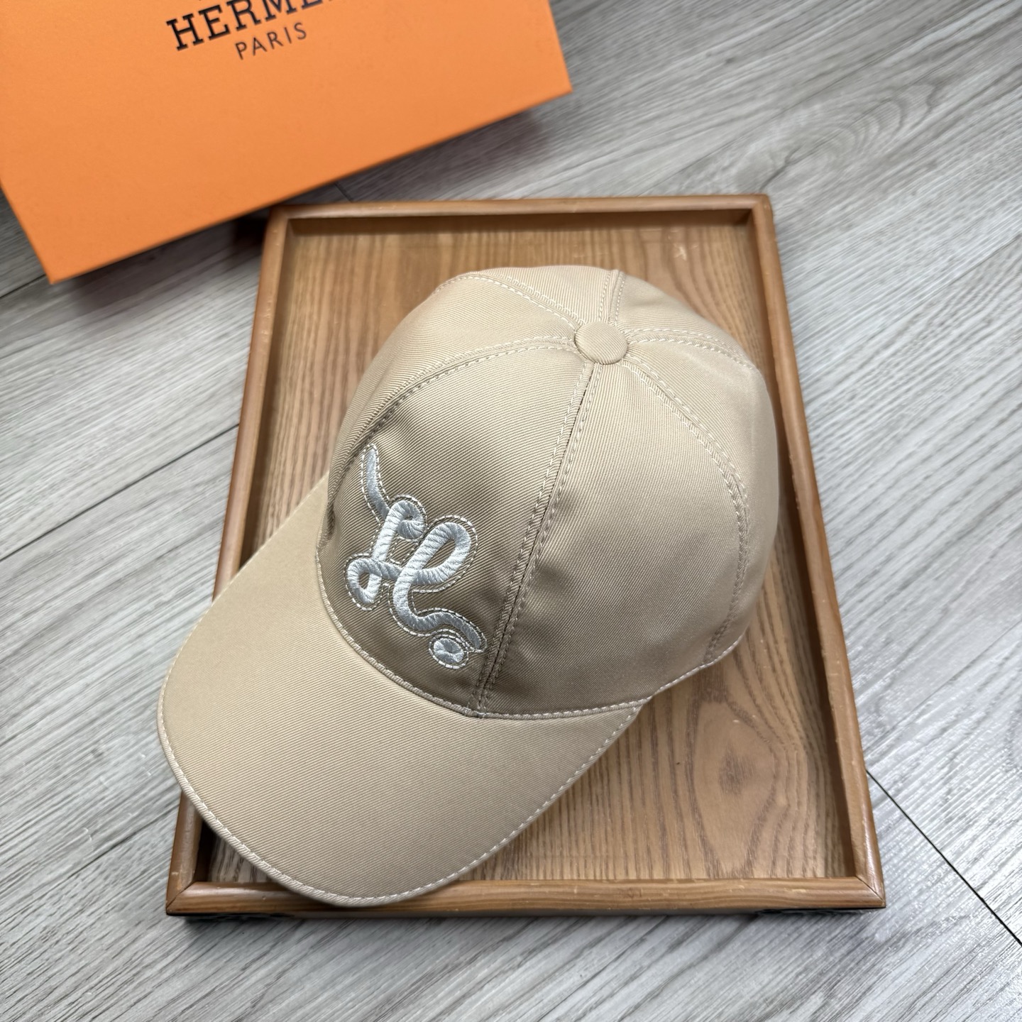 🌹。H家。【超A品质-配透明防尘袋】最新款！时尚潮流，高端做工！每一个帽子都是用心之作！牛津材质！头层牛皮！非一般的品质