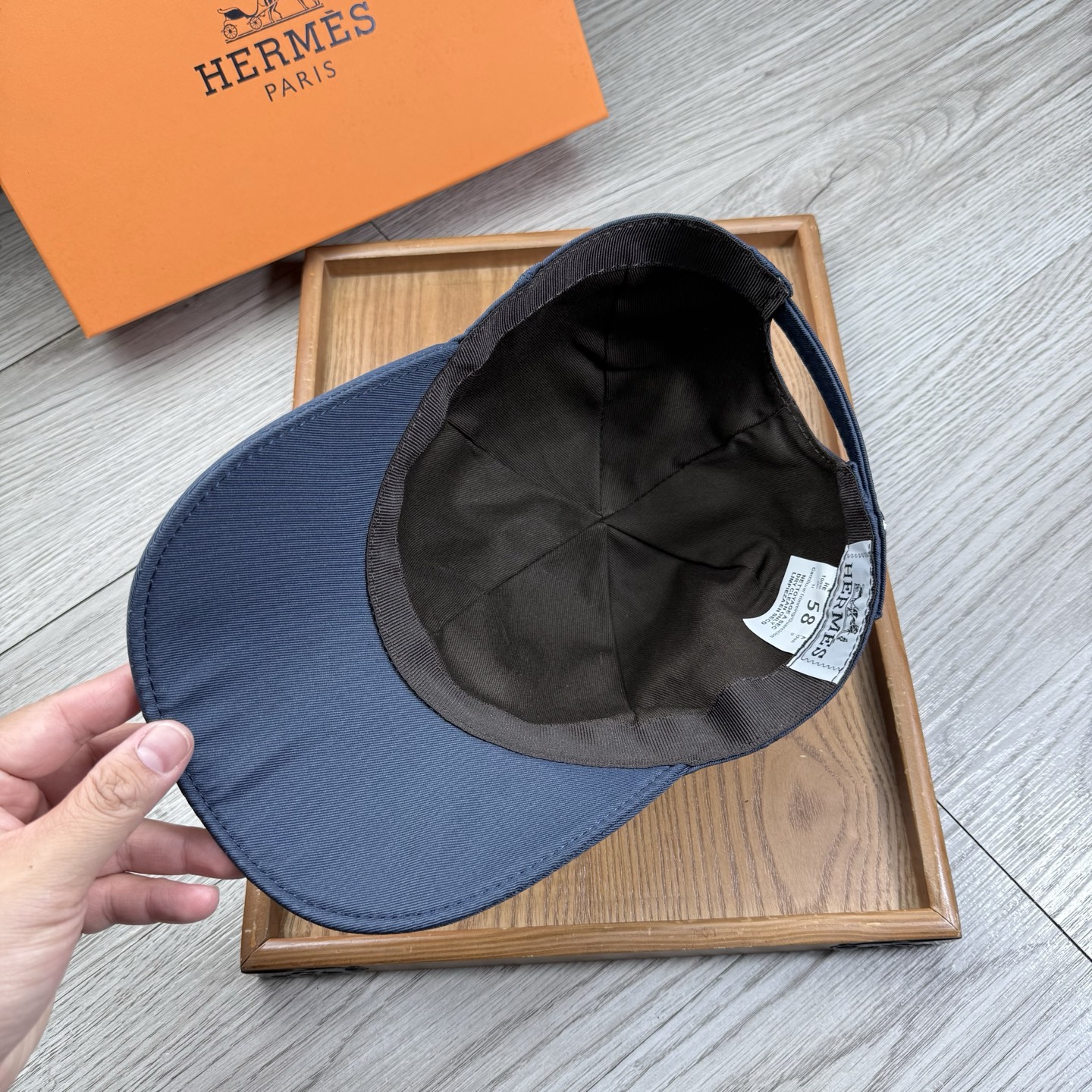 🌹。H家。【超A品质-配透明防尘袋】最新款！时尚潮流，高端做工！每一个帽子都是用心之作！牛津材质！头层牛皮！非一般的品质