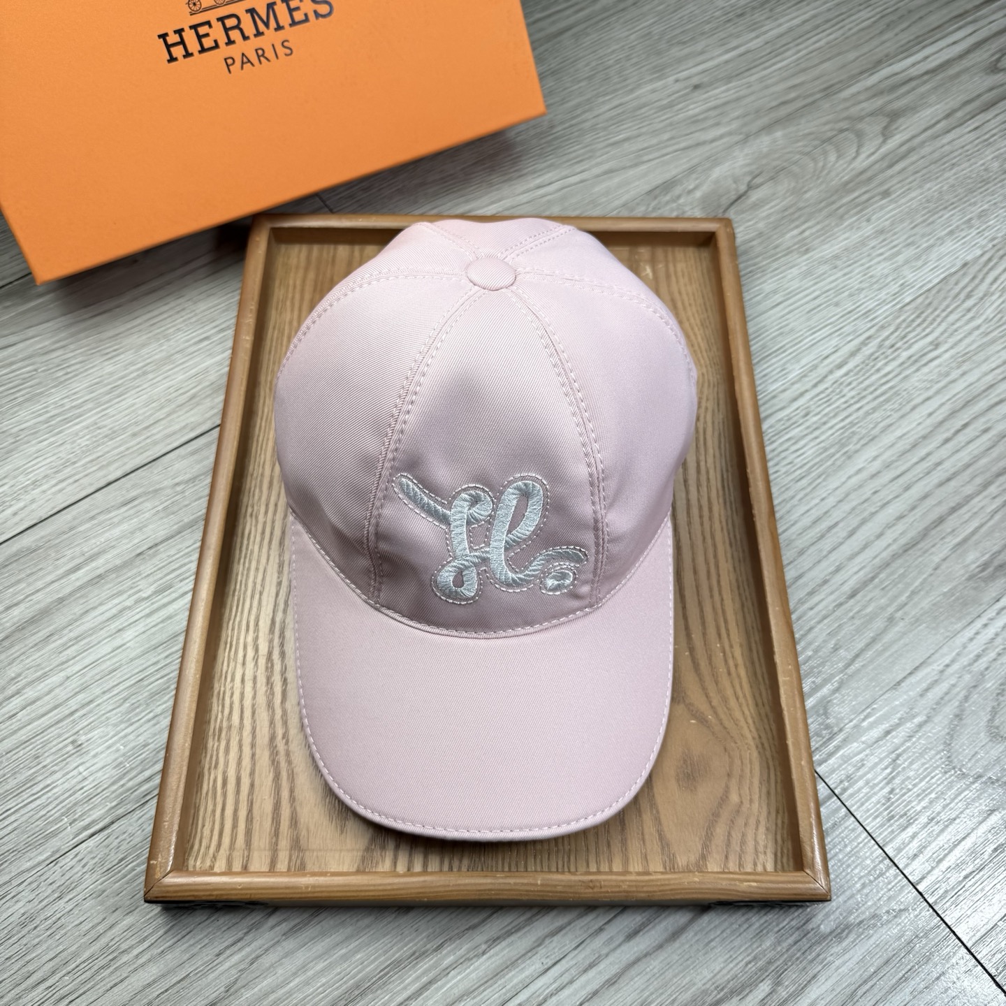 🌹。H家。【超A品质-配透明防尘袋】最新款！时尚潮流，高端做工！每一个帽子都是用心之作！牛津材质！头层牛皮！非一般的品质