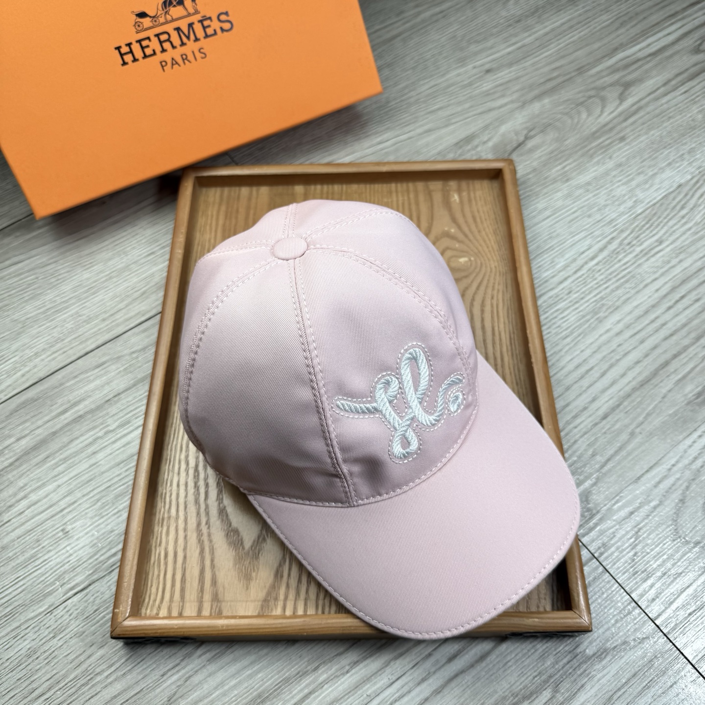 🌹。H家。【超A品质-配透明防尘袋】最新款！时尚潮流，高端做工！每一个帽子都是用心之作！牛津材质！头层牛皮！非一般的品质