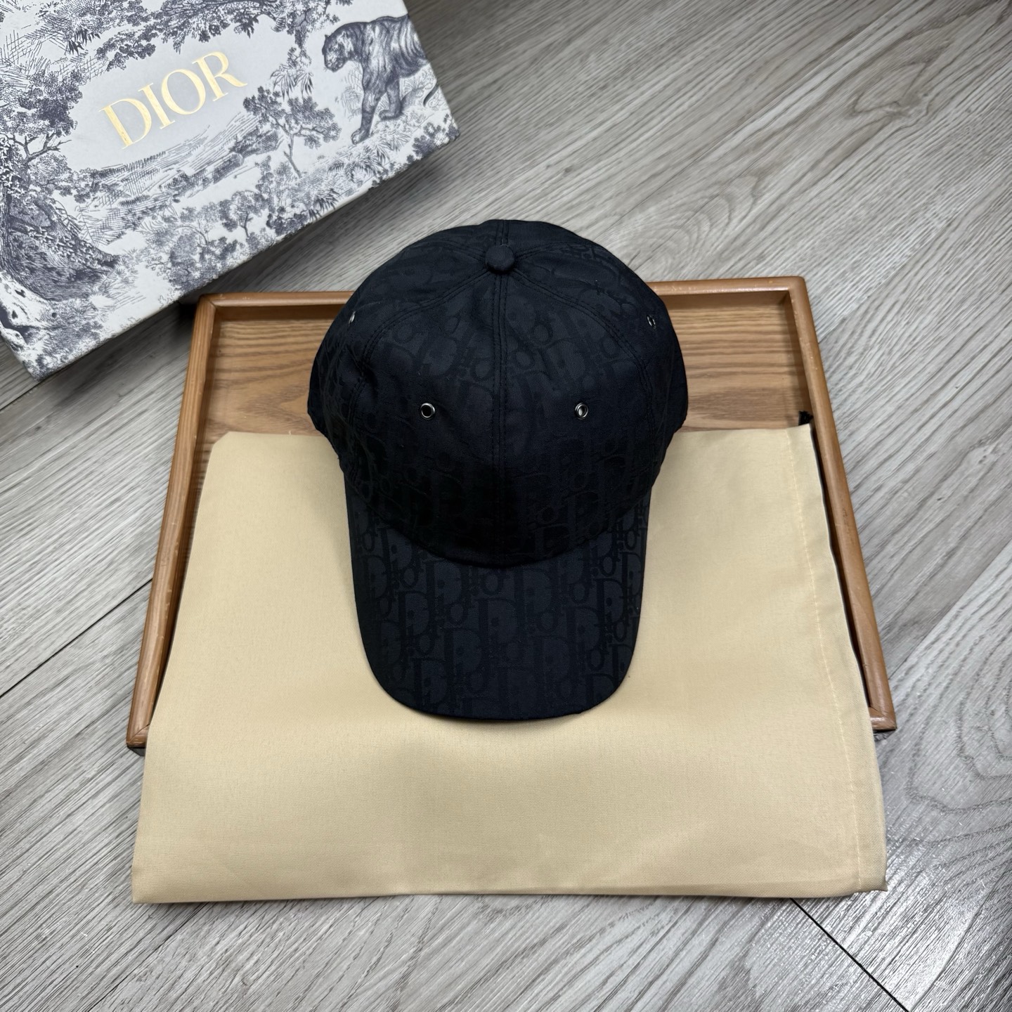 NO:928605,.D Home. [1:1 mold customization baseball cap - transparent dust bag] original original logo inside!  With original encoding!  The latest model from the counter!  Original fabric!  The details are perfect, original factory quality, exclusive physical shooting, suitable for men and women. The counter version is in stock!  hat straw hat bucket hat baseball cap, hat, dior, espadrilles, hats19860909.D家.【1:1开模定制棒球帽-透明防尘袋】原版内里原版标！带原版编码！专柜最新款！原厂布料！细节堪称完美,原厂品质,独家实物拍摄,男女适用.专柜对版现货！帽子草帽渔夫帽棒球帽,帽子,dior,espadrilles,hats,hat