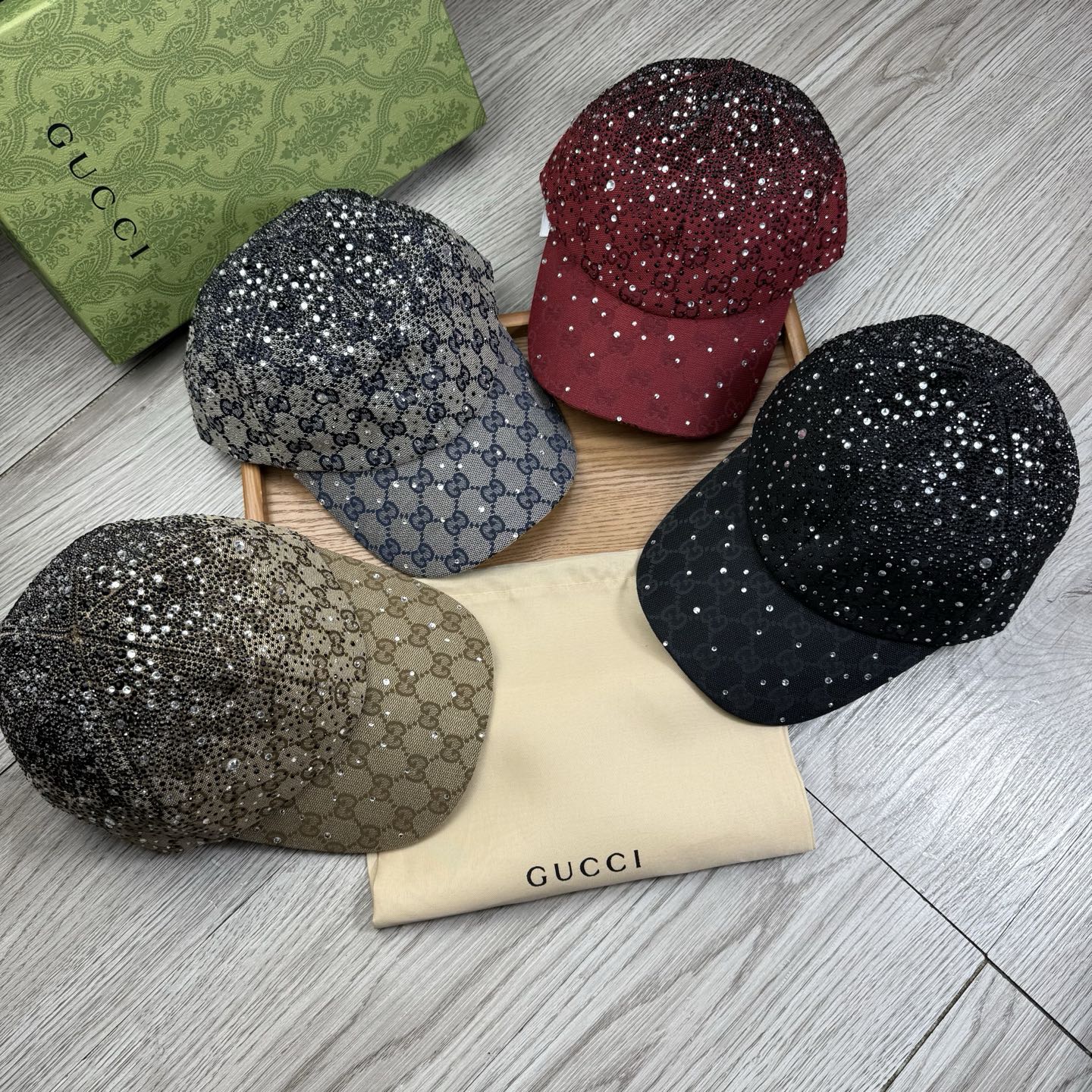 NO:928635,.G Home. [1:1 mold customization baseball cap - transparent dust bag] original original logo inside!  With original encoding!  The latest model from the counter!  Original fabric!  The details are perfect, original factory quality, exclusive physical shooting, suitable for men and women. The counter version is in stock!  Hats, straw hats, bucket hats, baseball caps, hats, gucci, espadrilles, hats19860909.G家.【1:1开模定制棒球帽-透明防尘袋】原版内里原版标！带原版编码！专柜最新款！原厂布料！细节堪称完美,原厂品质,独家实物拍摄,男女适用.专柜对版现货！帽子草帽渔夫帽棒球帽,帽子,gucci,espadrilles,hats,hat