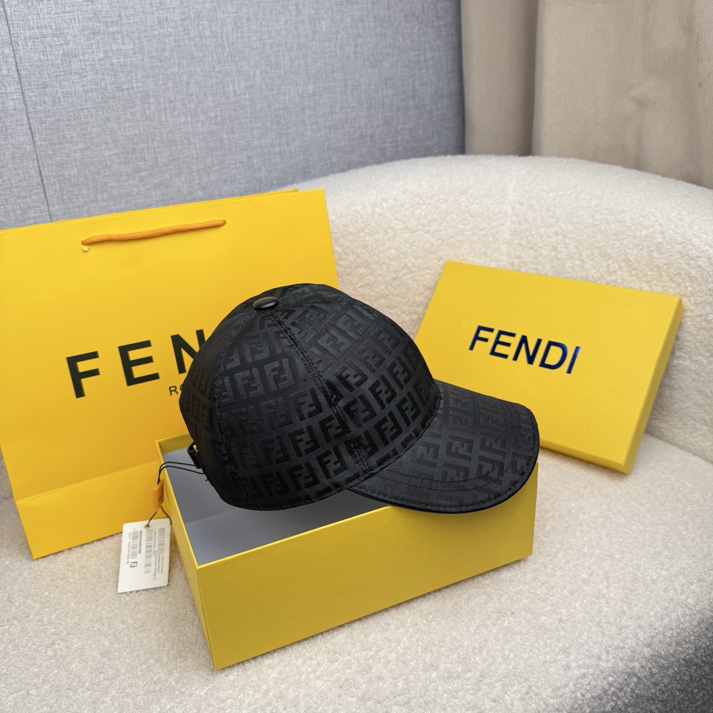 🌹。F家。【超A品质-配透明防尘袋】最新款！时尚潮流，高端做工！每一个帽子都是用心之作！牛津材质！头层牛皮！非一般的品质