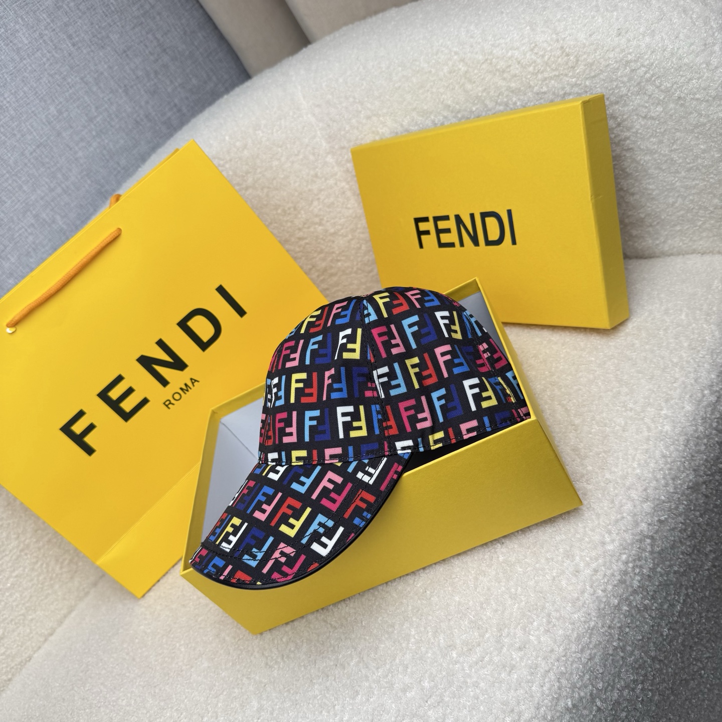 🌹。F家。【超A品质-配透明防尘袋】最新款！时尚潮流，高端做工！每一个帽子都是用心之作！牛津材质！头层牛皮！非一般的品质