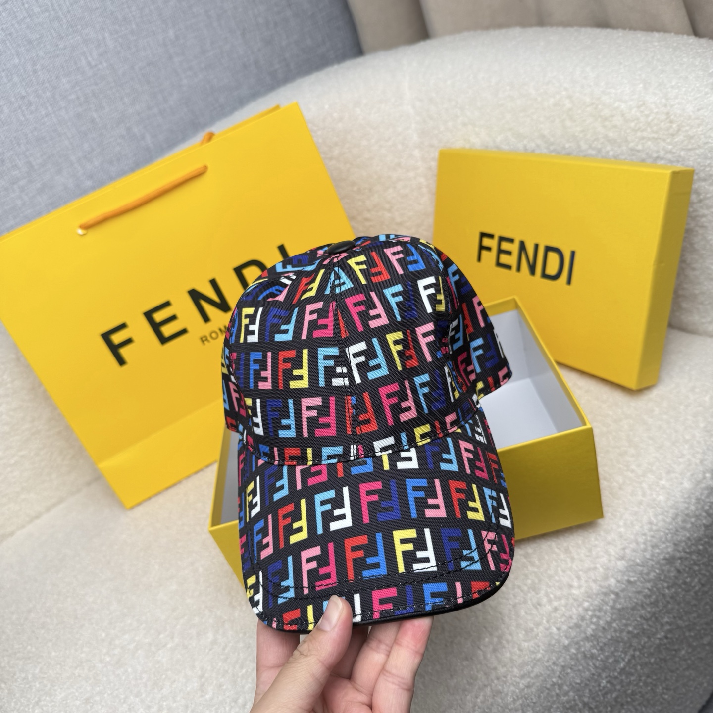 🌹。F家。【超A品质-配透明防尘袋】最新款！时尚潮流，高端做工！每一个帽子都是用心之作！牛津材质！头层牛皮！非一般的品质