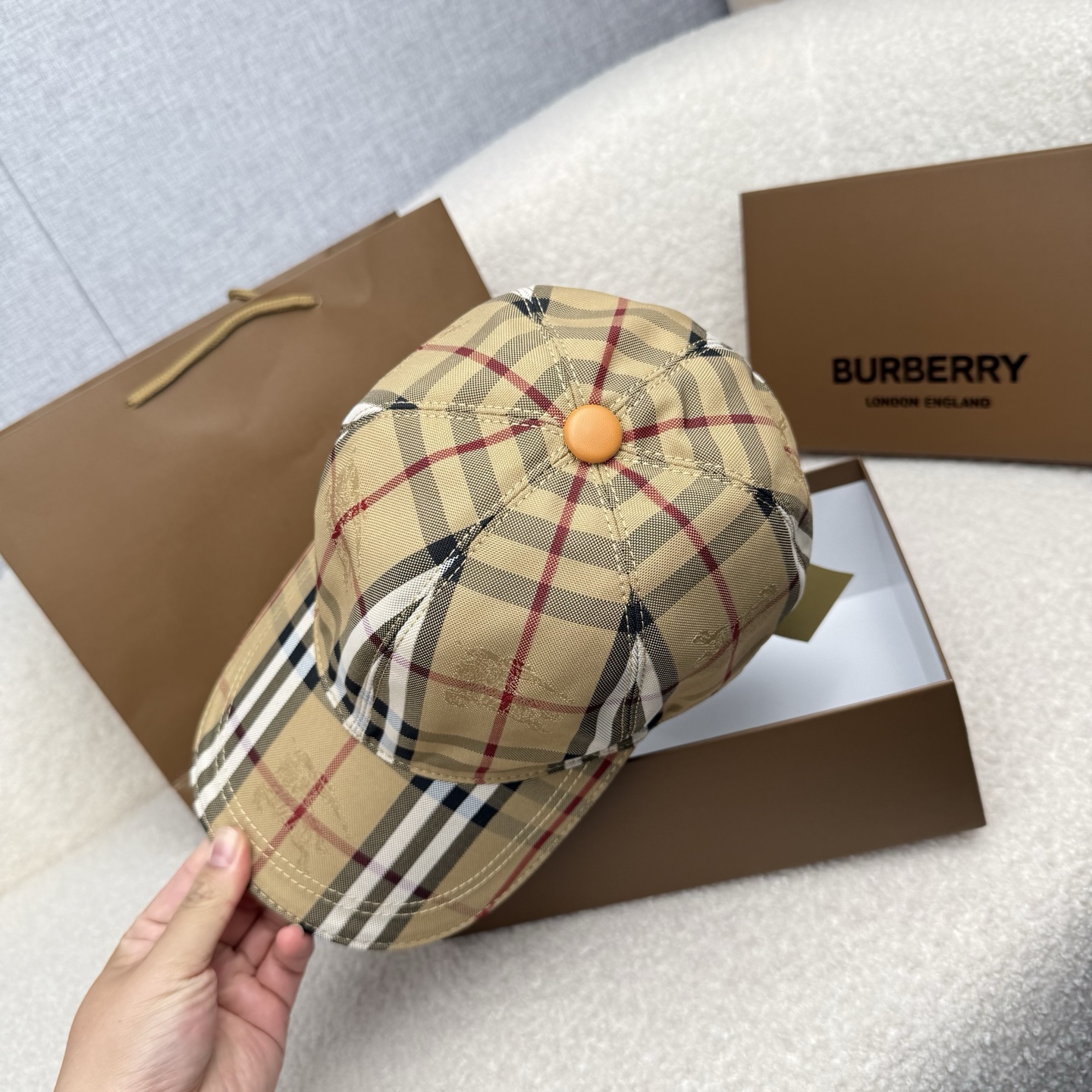🌹。B家。【超A品质-配透明防尘袋】最新款！时尚潮流，高端做工！每一个帽子都是用心之作！牛津材质！头层牛皮！非一般的品质