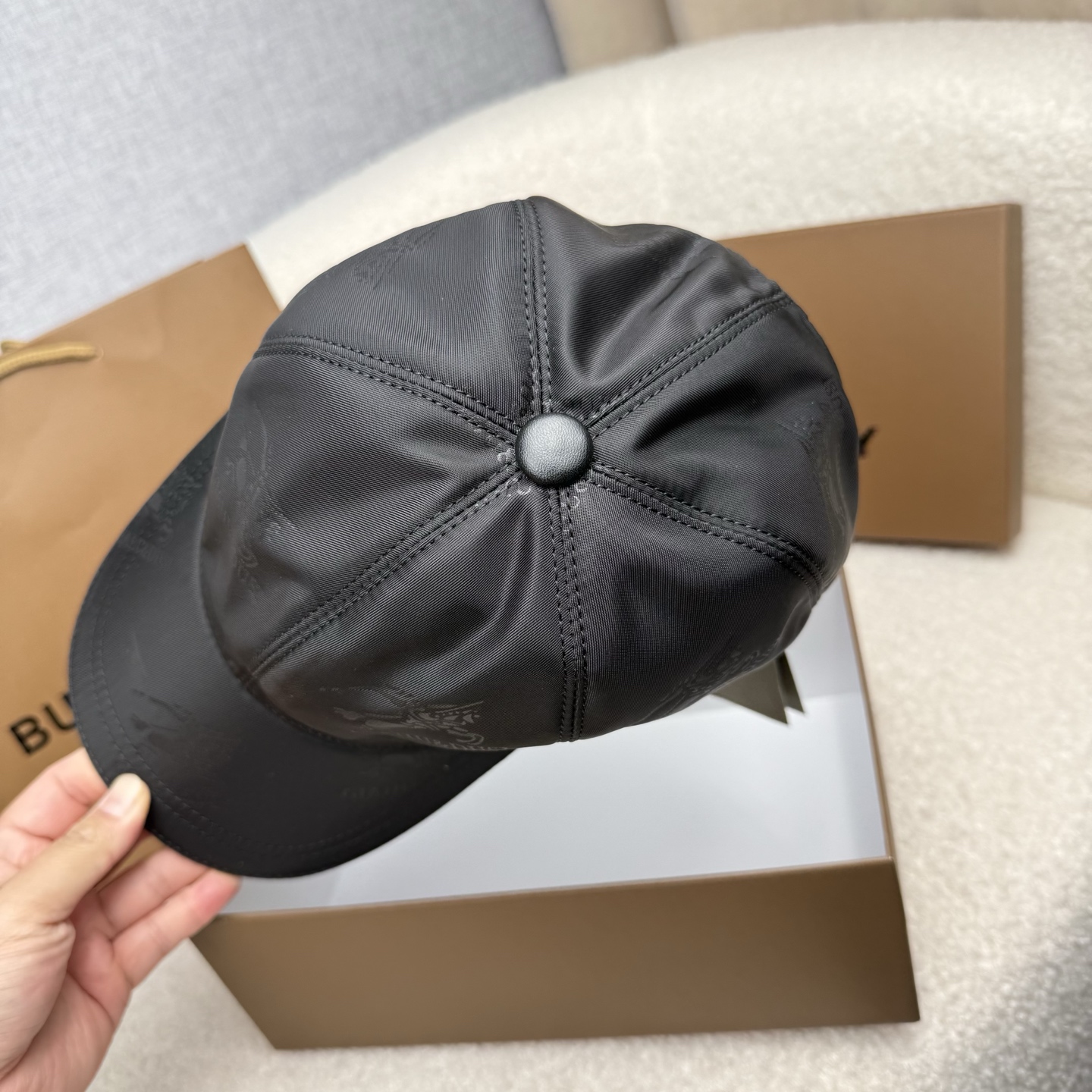 🌹。B家。【超A品质-配透明防尘袋】最新款！时尚潮流，高端做工！每一个帽子都是用心之作！牛津材质！头层牛皮！非一般的品质