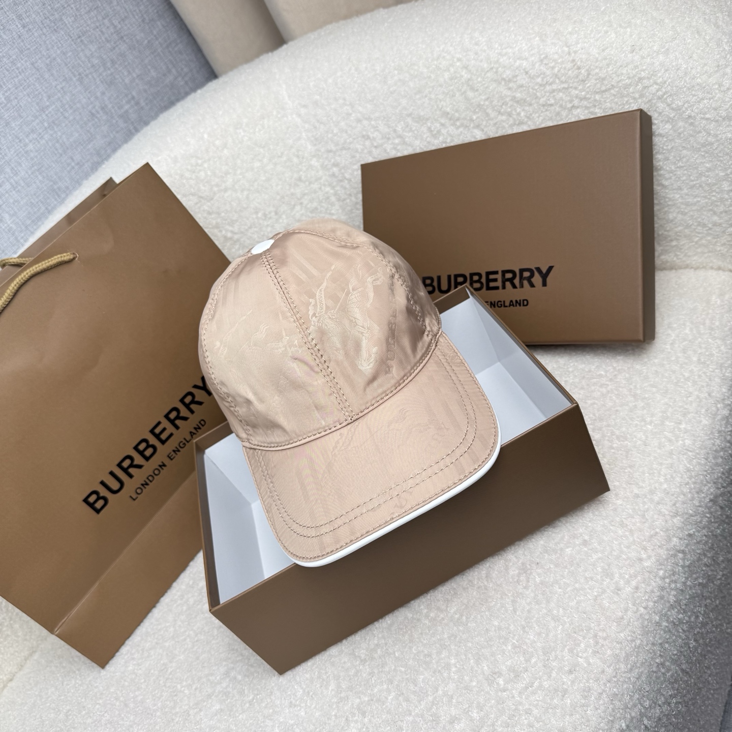 🌹。B家。【超A品质-配透明防尘袋】最新款！时尚潮流，高端做工！每一个帽子都是用心之作！牛津材质！头层牛皮！非一般的品质
