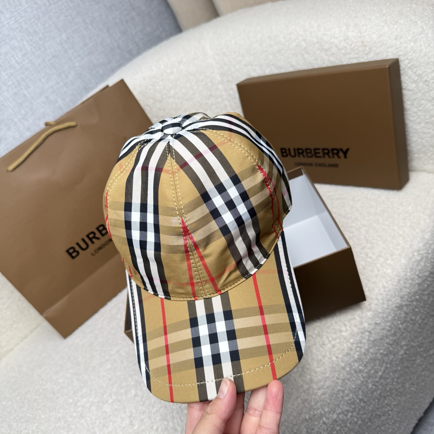 🌹。B家。【超A品质-配透明防尘袋】最新款！时尚潮流，高端做工！每一个帽子都是用心之作！牛津材质！头层牛皮！非一般的品质