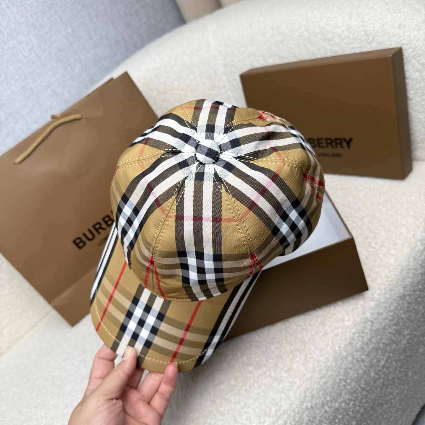 🌹。B家。【超A品质-配透明防尘袋】最新款！时尚潮流，高端做工！每一个帽子都是用心之作！牛津材质！头层牛皮！非一般的品质