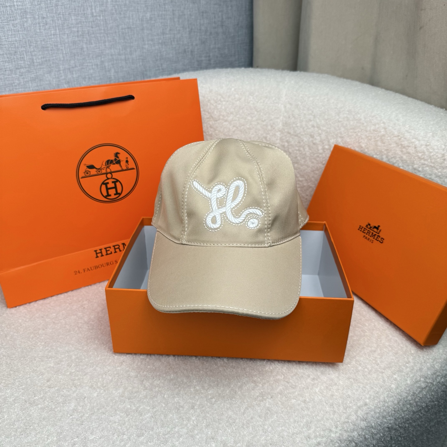 🌹。H家。【超A品质-配透明防尘袋】最新款！时尚潮流，高端做工！每一个帽子都是用心之作！牛津材质！头层牛皮！非一般的品质