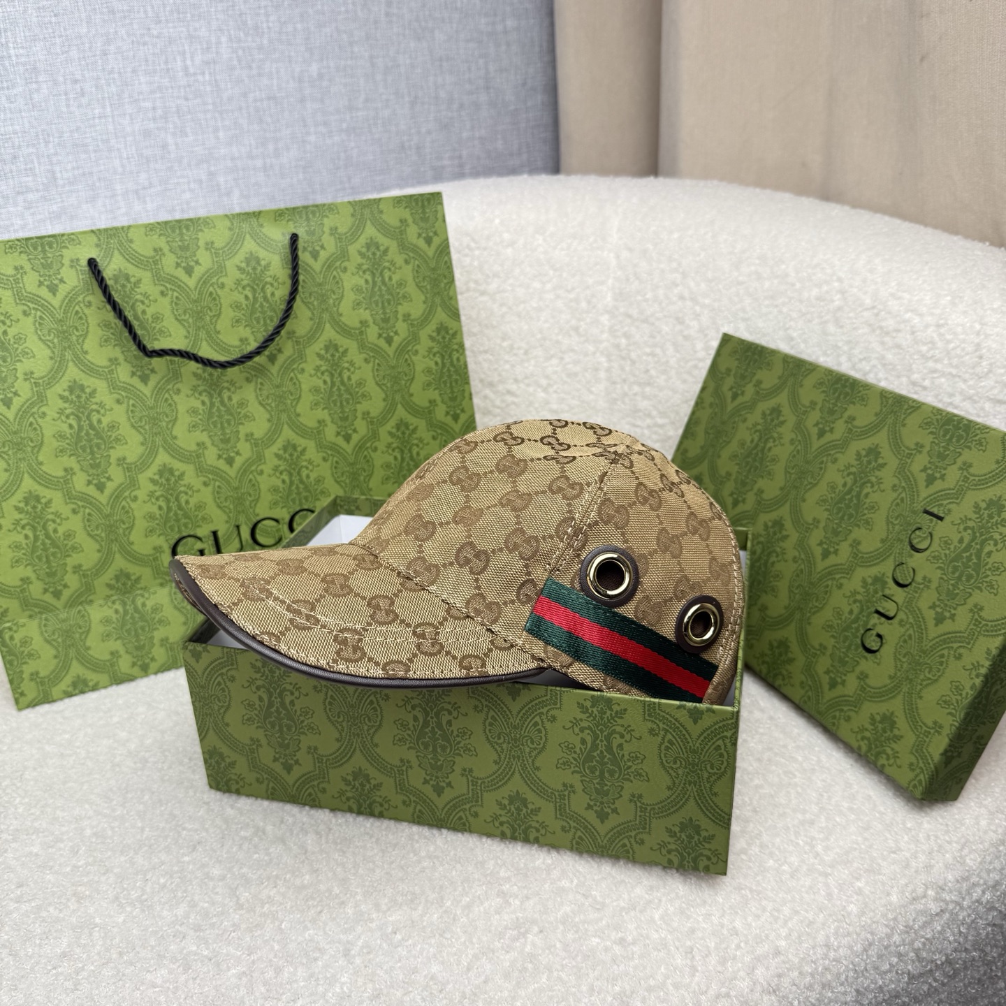 🌹。G家。【超A品质-配透明防尘袋】最新款！时尚潮流，高端做工！每一个帽子都是用心之作！牛津材质！头层牛皮！非一般的品质