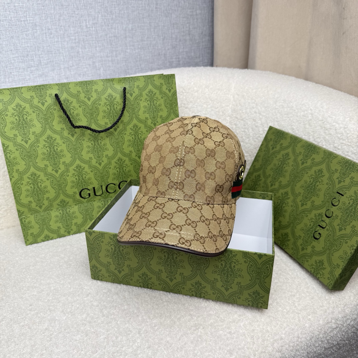 🌹。G家。【超A品质-配透明防尘袋】最新款！时尚潮流，高端做工！每一个帽子都是用心之作！牛津材质！头层牛皮！非一般的品质