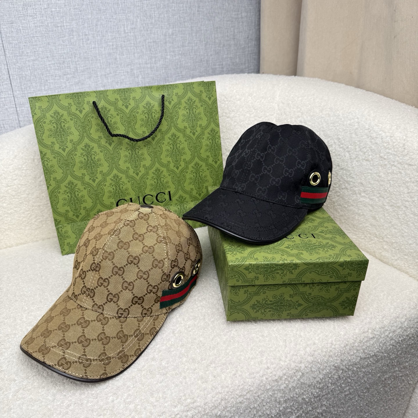 🌹。G家。【超A品质-配透明防尘袋】最新款！时尚潮流，高端做工！每一个帽子都是用心之作！牛津材质！头层牛皮！非一般的品质