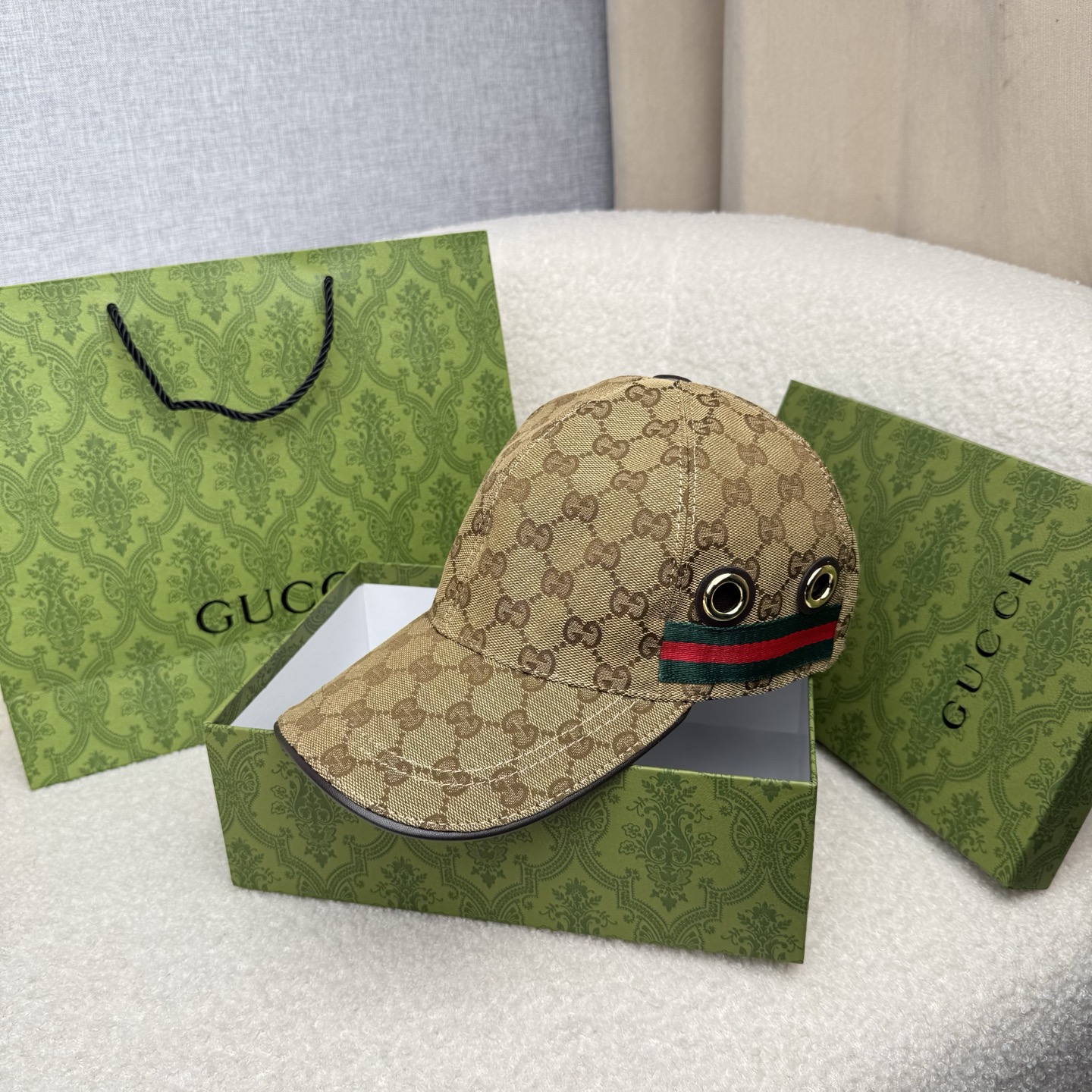 🌹。G家。【超A品质-配透明防尘袋】最新款！时尚潮流，高端做工！每一个帽子都是用心之作！牛津材质！头层牛皮！非一般的品质