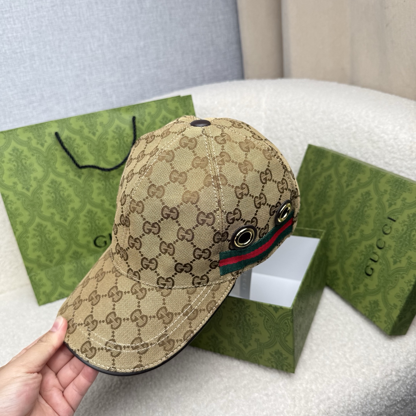 🌹。G家。【超A品质-配透明防尘袋】最新款！时尚潮流，高端做工！每一个帽子都是用心之作！牛津材质！头层牛皮！非一般的品质