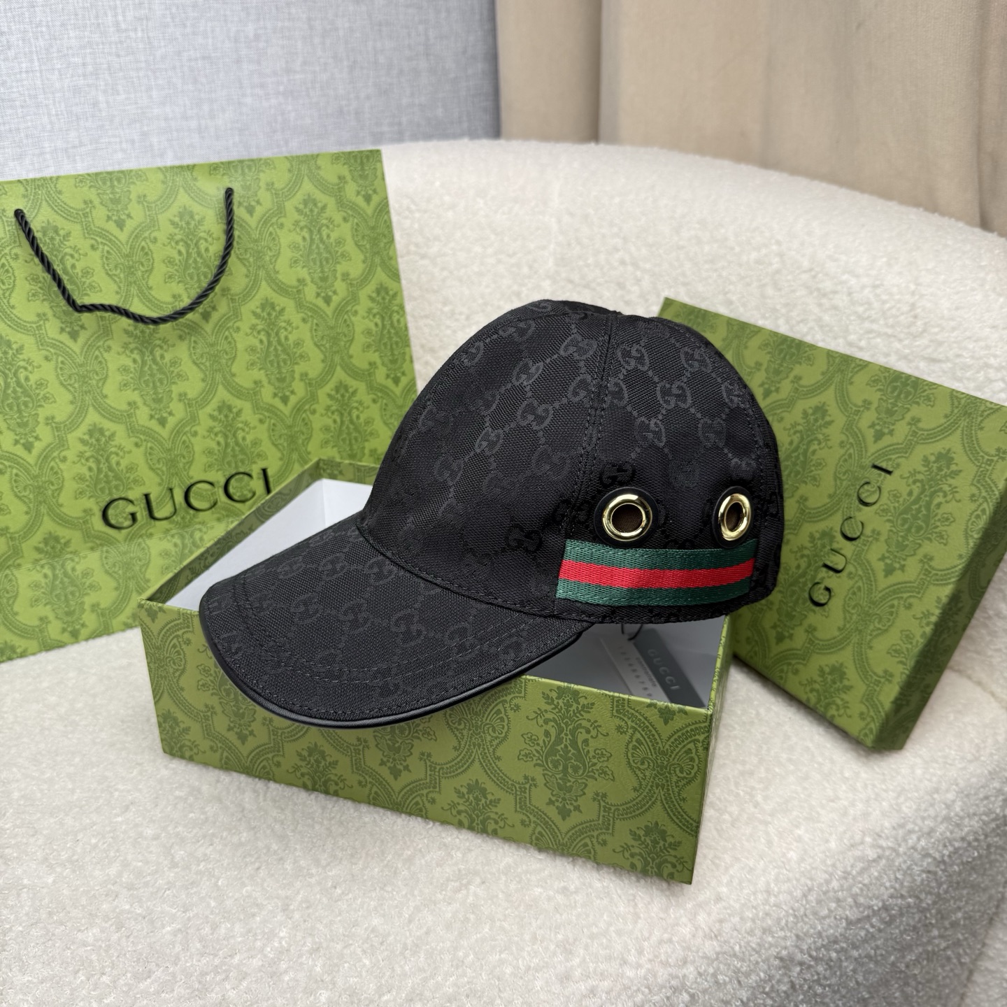 🌹。G家。【超A品质-配透明防尘袋】最新款！时尚潮流，高端做工！每一个帽子都是用心之作！牛津材质！头层牛皮！非一般的品质