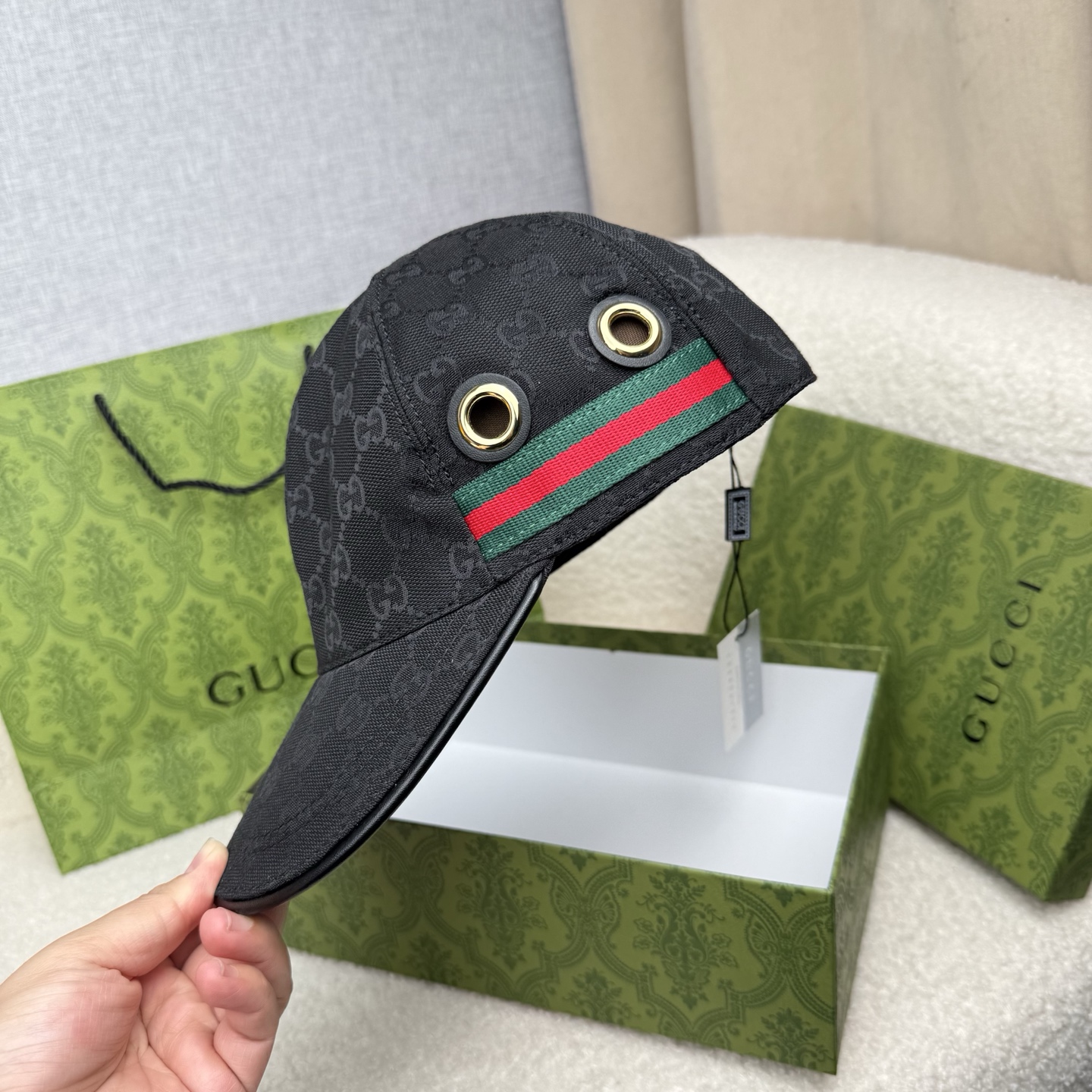 🌹。G家。【超A品质-配透明防尘袋】最新款！时尚潮流，高端做工！每一个帽子都是用心之作！牛津材质！头层牛皮！非一般的品质