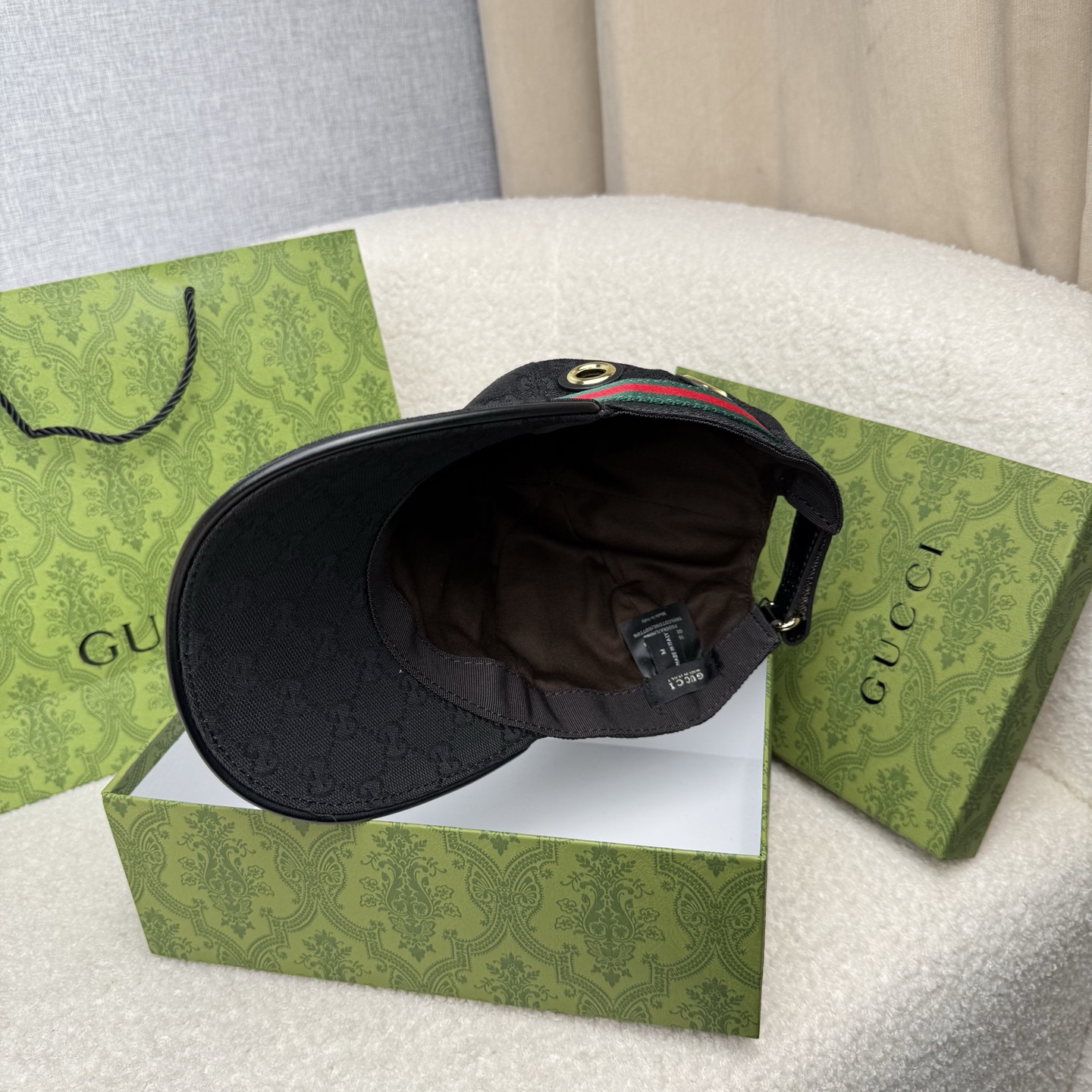 🌹。G家。【超A品质-配透明防尘袋】最新款！时尚潮流，高端做工！每一个帽子都是用心之作！牛津材质！头层牛皮！非一般的品质