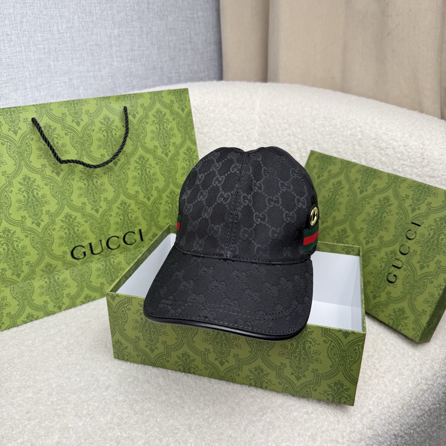 🌹。G家。【超A品质-配透明防尘袋】最新款！时尚潮流，高端做工！每一个帽子都是用心之作！牛津材质！头层牛皮！非一般的品质