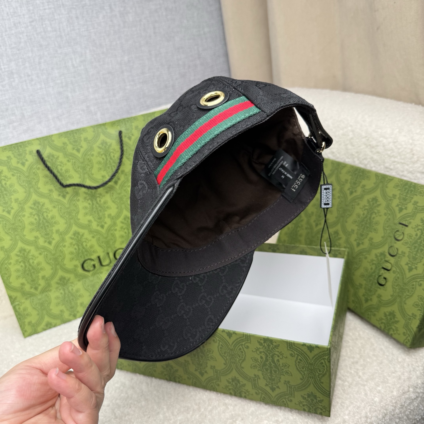 🌹。G家。【超A品质-配透明防尘袋】最新款！时尚潮流，高端做工！每一个帽子都是用心之作！牛津材质！头层牛皮！非一般的品质