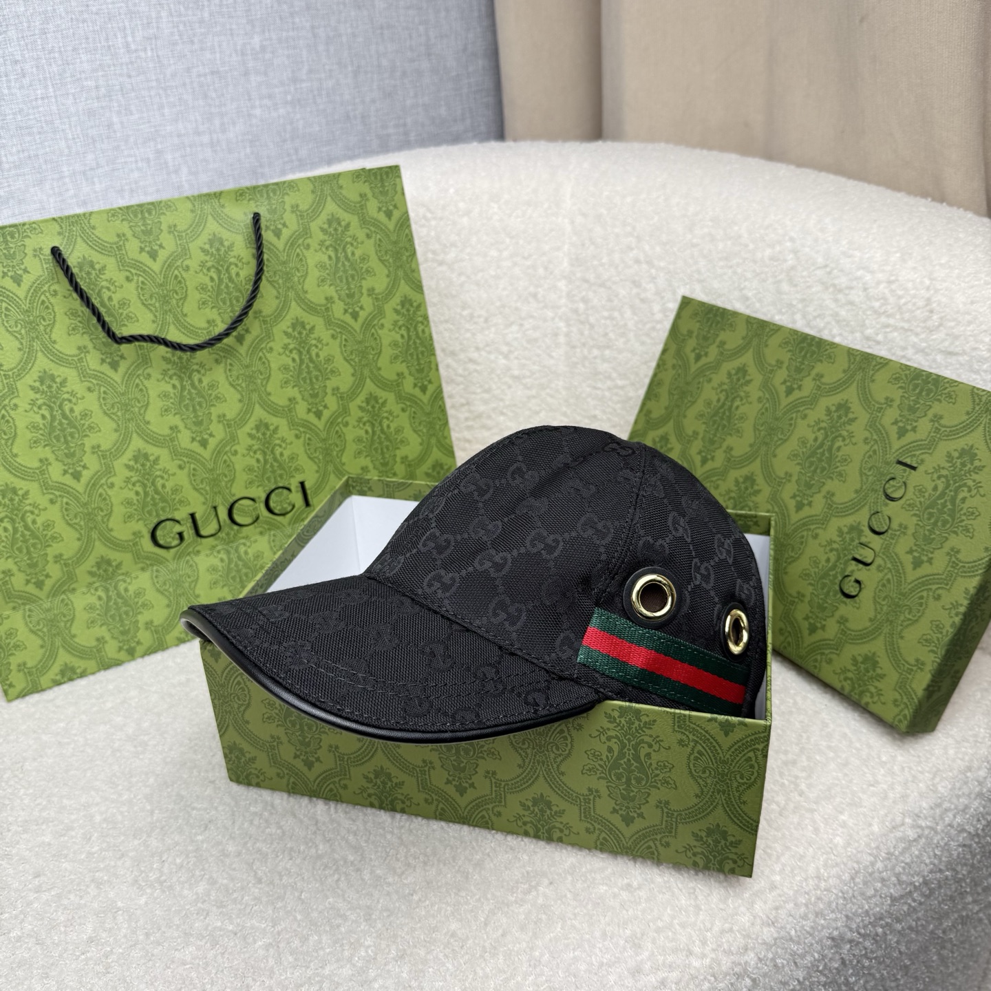 🌹。G家。【超A品质-配透明防尘袋】最新款！时尚潮流，高端做工！每一个帽子都是用心之作！牛津材质！头层牛皮！非一般的品质