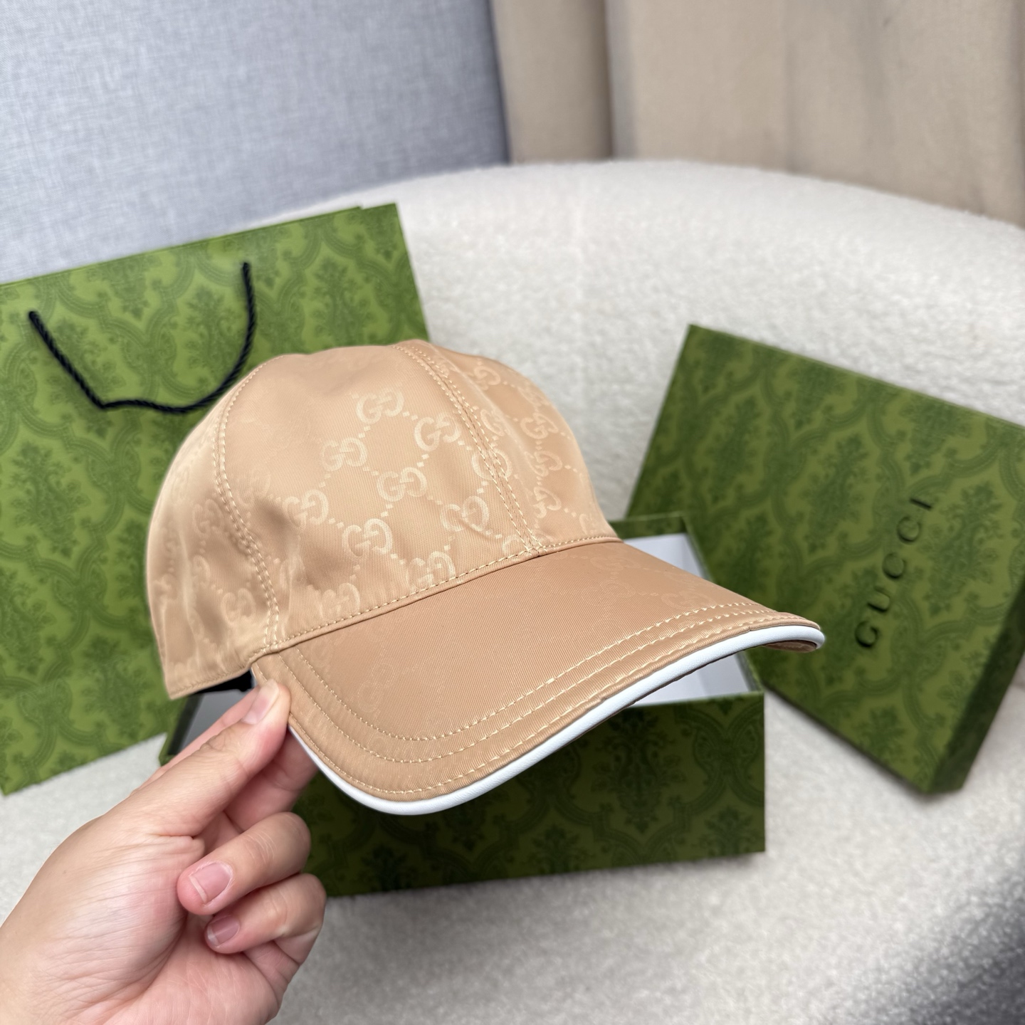 🌹。G家。【超A品质-配透明防尘袋】最新款！时尚潮流，高端做工！每一个帽子都是用心之作！牛津材质！头层牛皮！非一般的品质