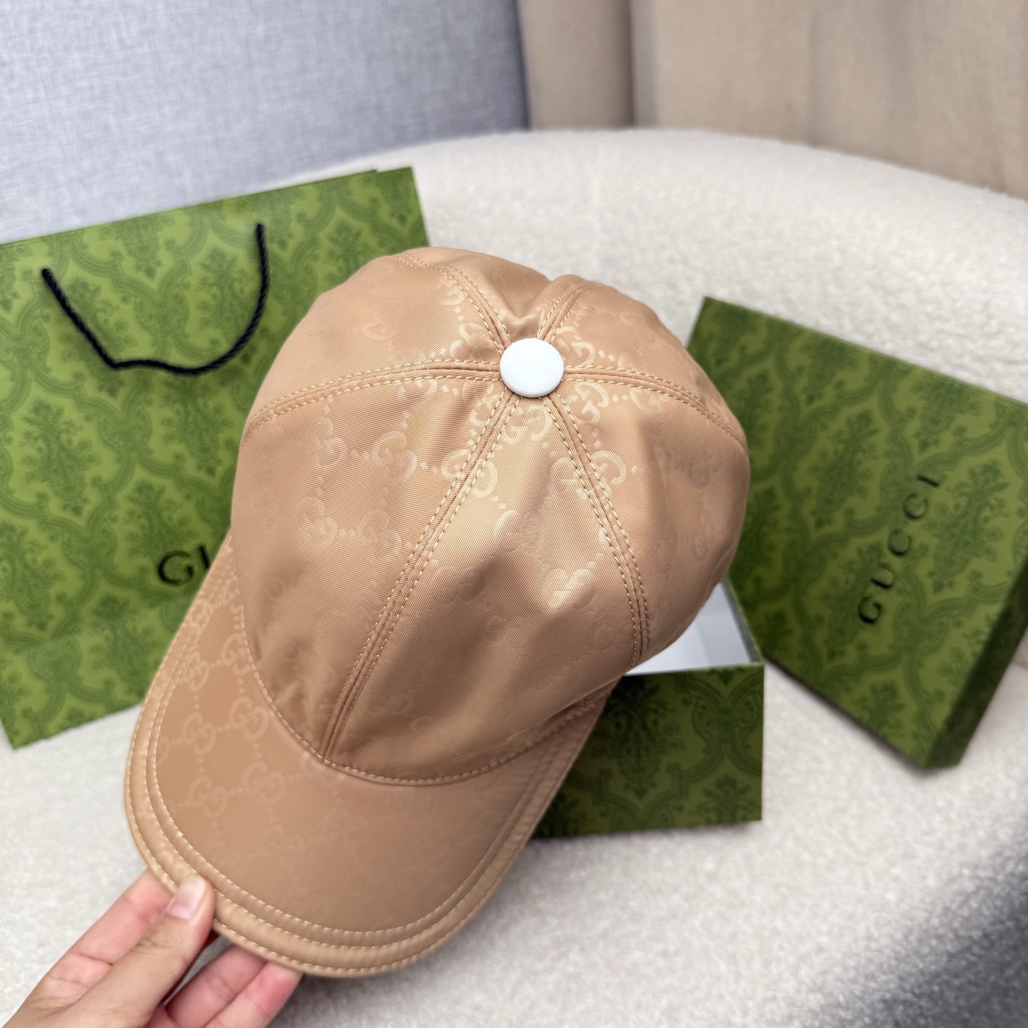 🌹。G家。【超A品质-配透明防尘袋】最新款！时尚潮流，高端做工！每一个帽子都是用心之作！牛津材质！头层牛皮！非一般的品质