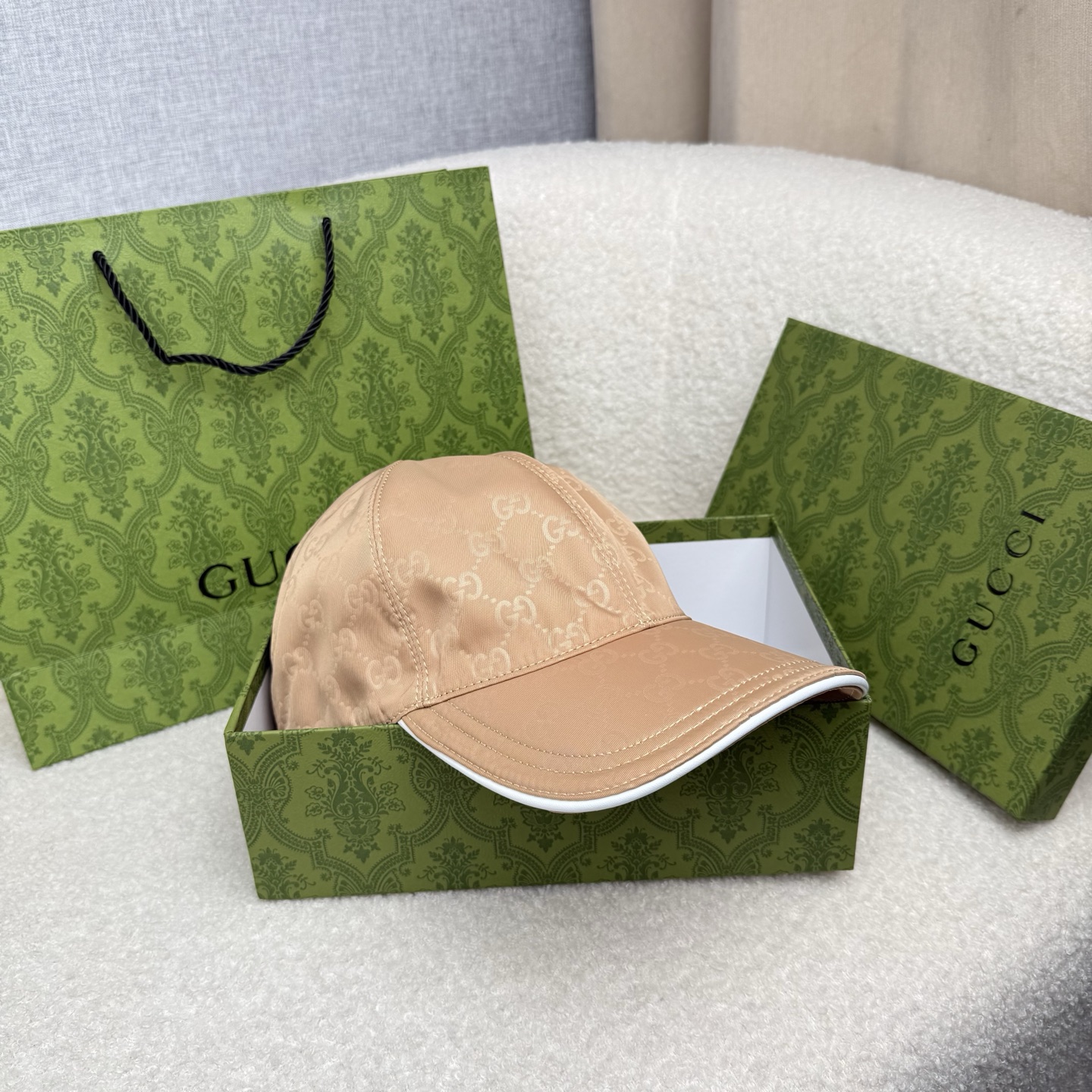 🌹。G家。【超A品质-配透明防尘袋】最新款！时尚潮流，高端做工！每一个帽子都是用心之作！牛津材质！头层牛皮！非一般的品质