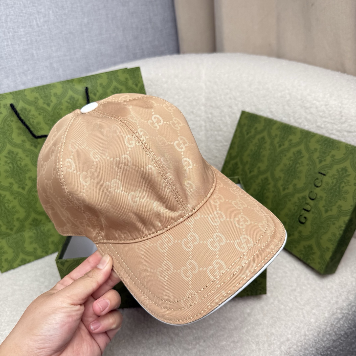 🌹。G家。【超A品质-配透明防尘袋】最新款！时尚潮流，高端做工！每一个帽子都是用心之作！牛津材质！头层牛皮！非一般的品质