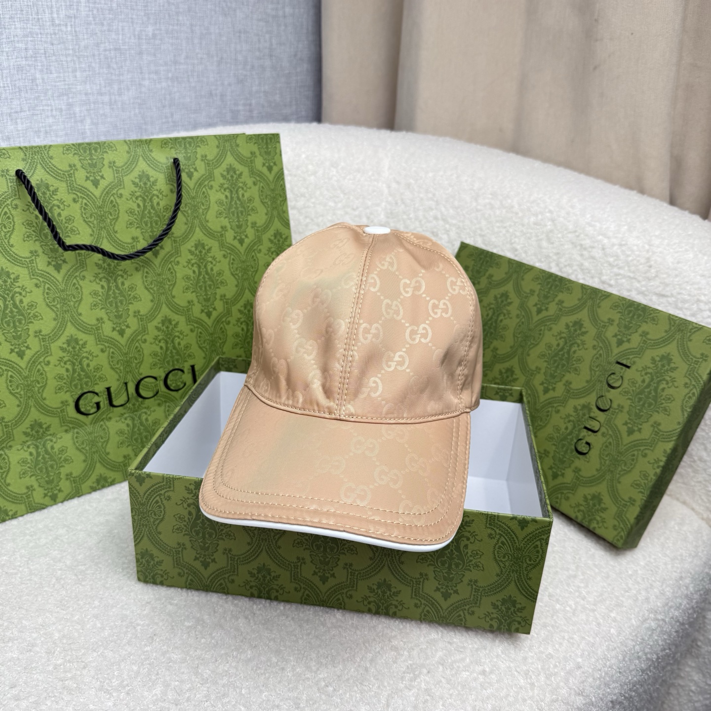 🌹。G家。【超A品质-配透明防尘袋】最新款！时尚潮流，高端做工！每一个帽子都是用心之作！牛津材质！头层牛皮！非一般的品质