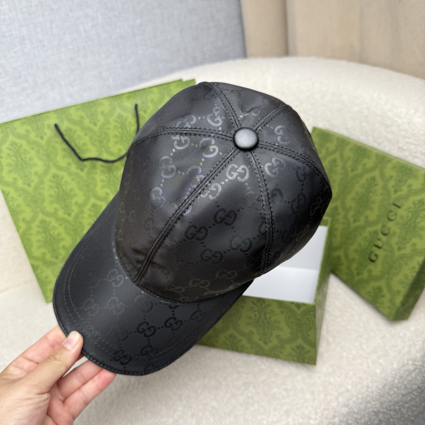 🌹。G家。【超A品质-配透明防尘袋】最新款！时尚潮流，高端做工！每一个帽子都是用心之作！牛津材质！头层牛皮！非一般的品质