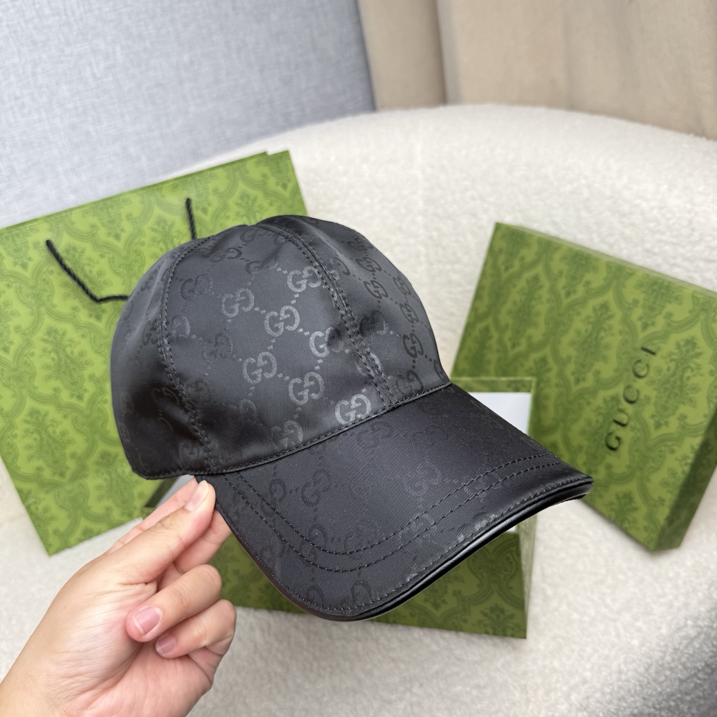 🌹。G家。【超A品质-配透明防尘袋】最新款！时尚潮流，高端做工！每一个帽子都是用心之作！牛津材质！头层牛皮！非一般的品质