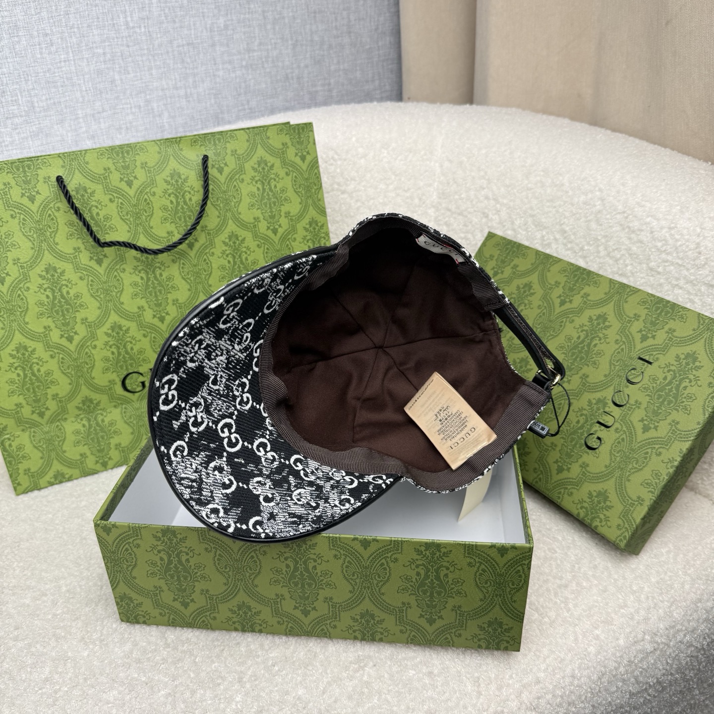 🌹。G家。【超A品质-配透明防尘袋】最新款！时尚潮流，高端做工！每一个帽子都是用心之作！牛津材质！头层牛皮！非一般的品质