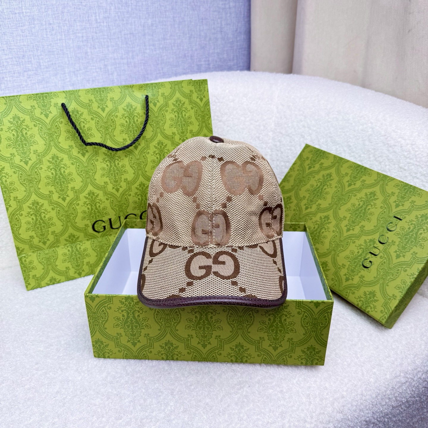 🌹。G家。【超A品质-配透明防尘袋】最新款！时尚潮流，高端做工！每一个帽子都是用心之作！牛津材质！头层牛皮！非一般的品质
