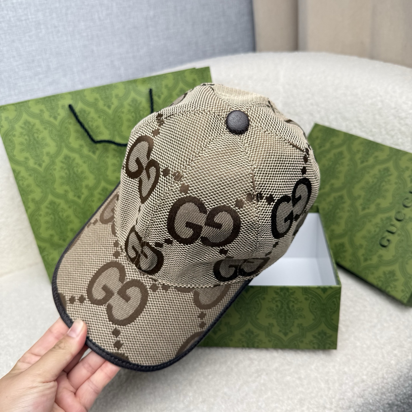 🌹。G家。【超A品质-配透明防尘袋】最新款！时尚潮流，高端做工！每一个帽子都是用心之作！牛津材质！头层牛皮！非一般的品质