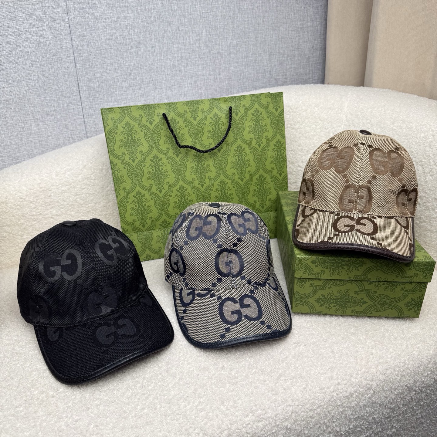 🌹。G家。【超A品质-配透明防尘袋】最新款！时尚潮流，高端做工！每一个帽子都是用心之作！牛津材质！头层牛皮！非一般的品质