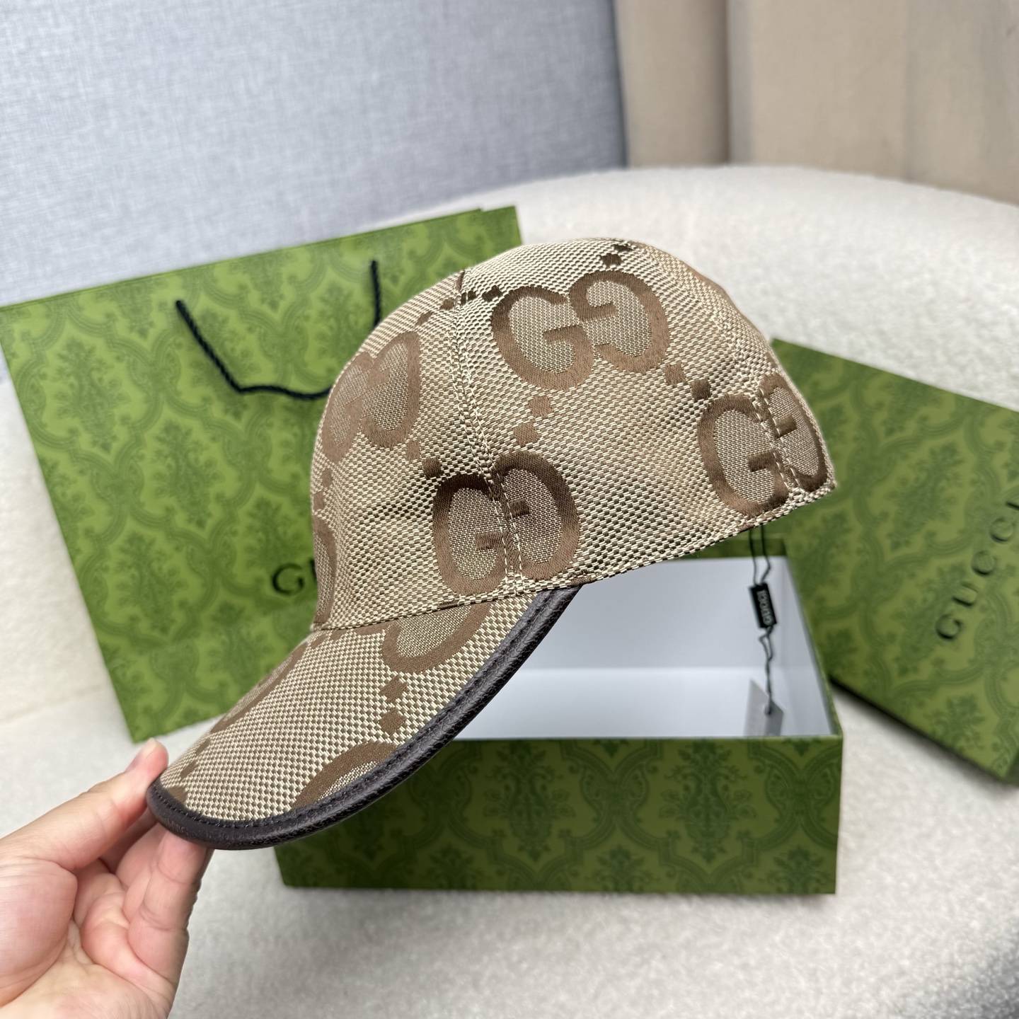 🌹。G家。【超A品质-配透明防尘袋】最新款！时尚潮流，高端做工！每一个帽子都是用心之作！牛津材质！头层牛皮！非一般的品质