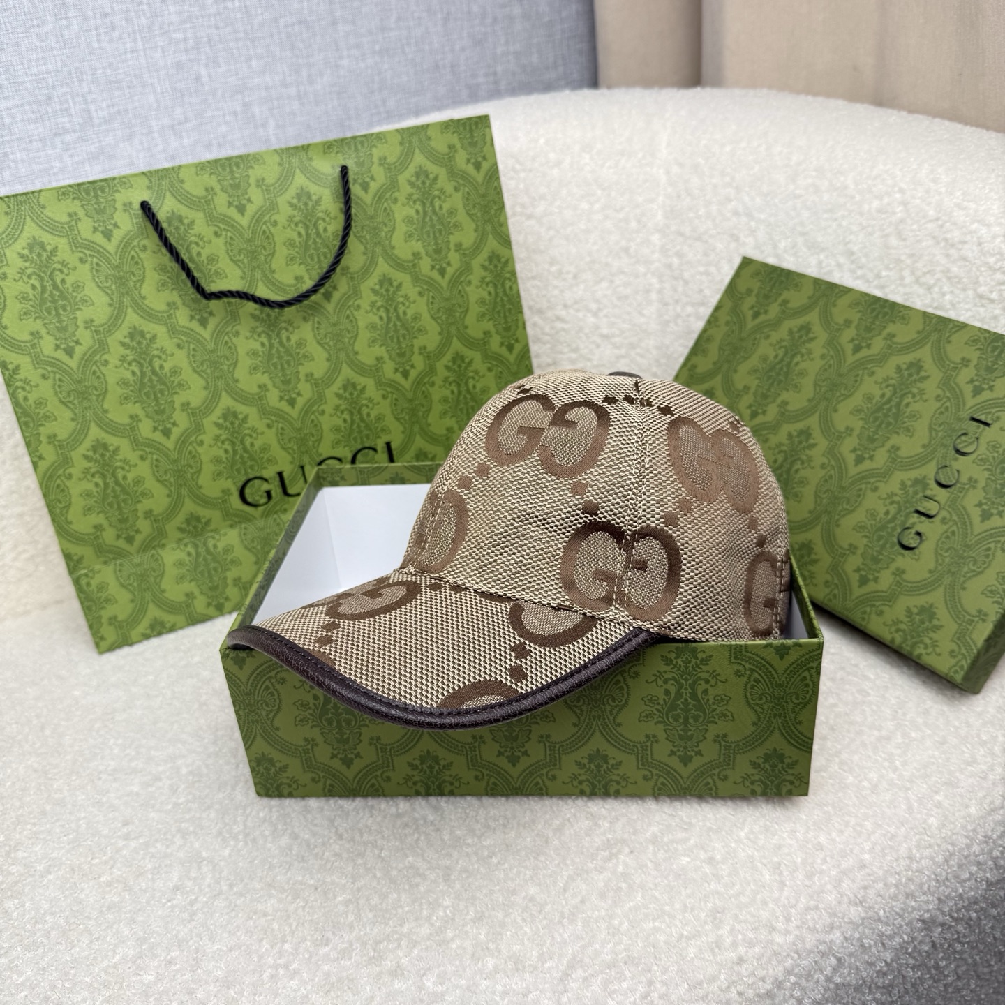 🌹。G家。【超A品质-配透明防尘袋】最新款！时尚潮流，高端做工！每一个帽子都是用心之作！牛津材质！头层牛皮！非一般的品质