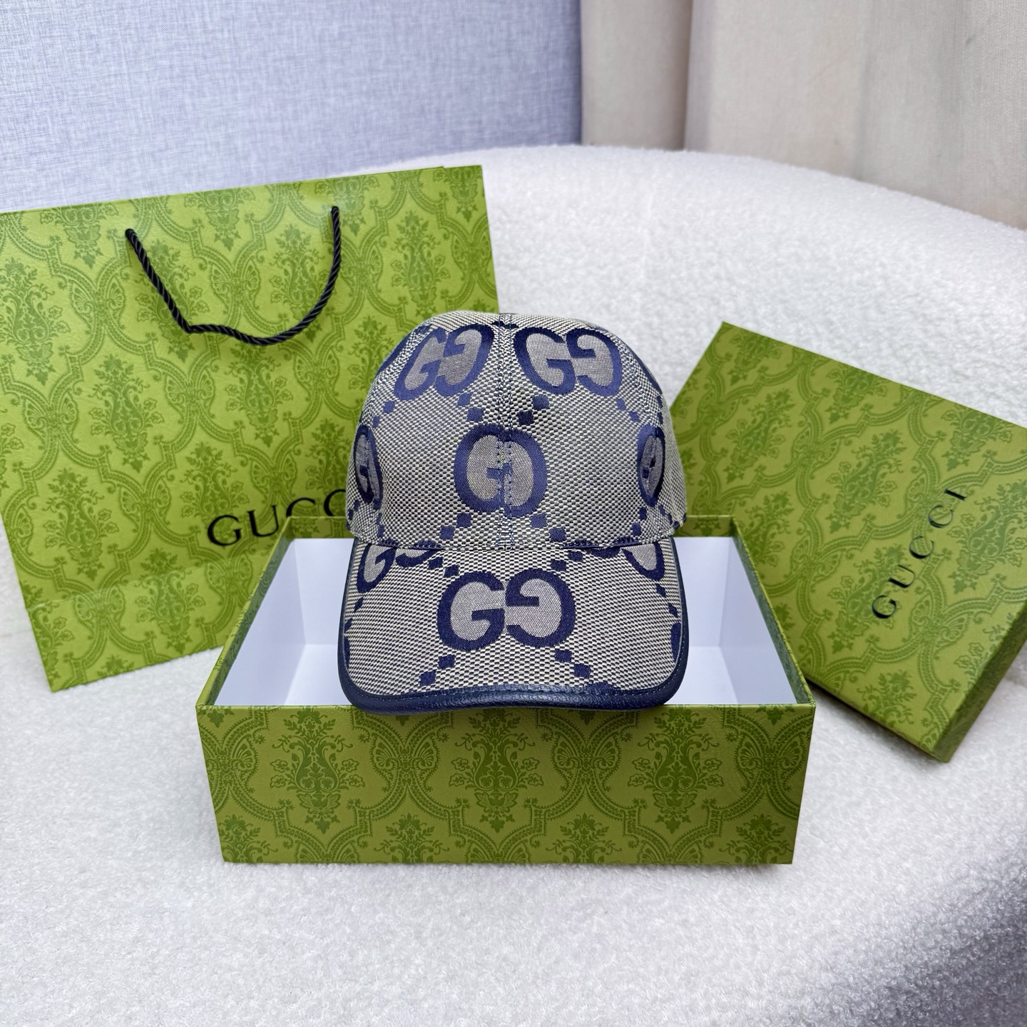 🌹。G家。【超A品质-配透明防尘袋】最新款！时尚潮流，高端做工！每一个帽子都是用心之作！牛津材质！头层牛皮！非一般的品质