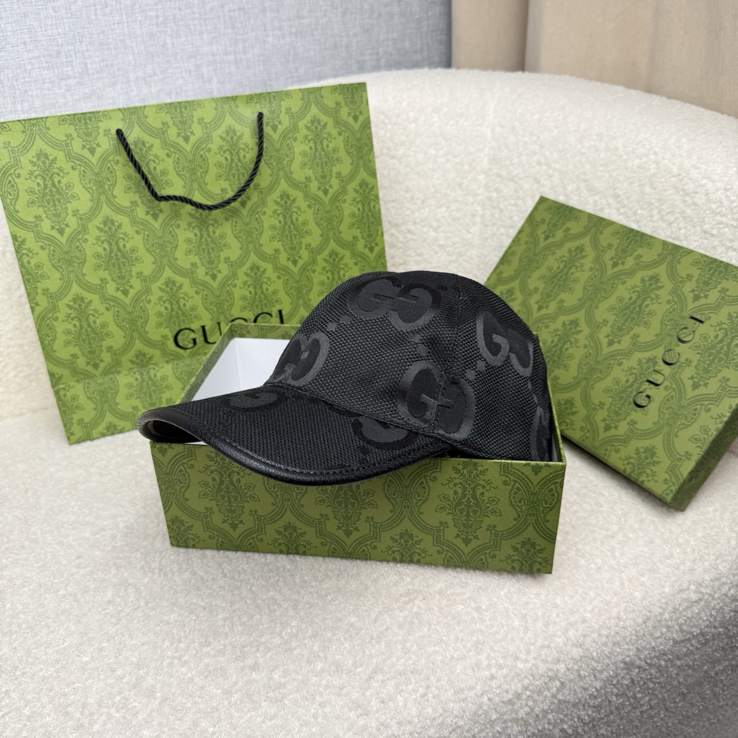 🌹。G家。【超A品质-配透明防尘袋】最新款！时尚潮流，高端做工！每一个帽子都是用心之作！牛津材质！头层牛皮！非一般的品质