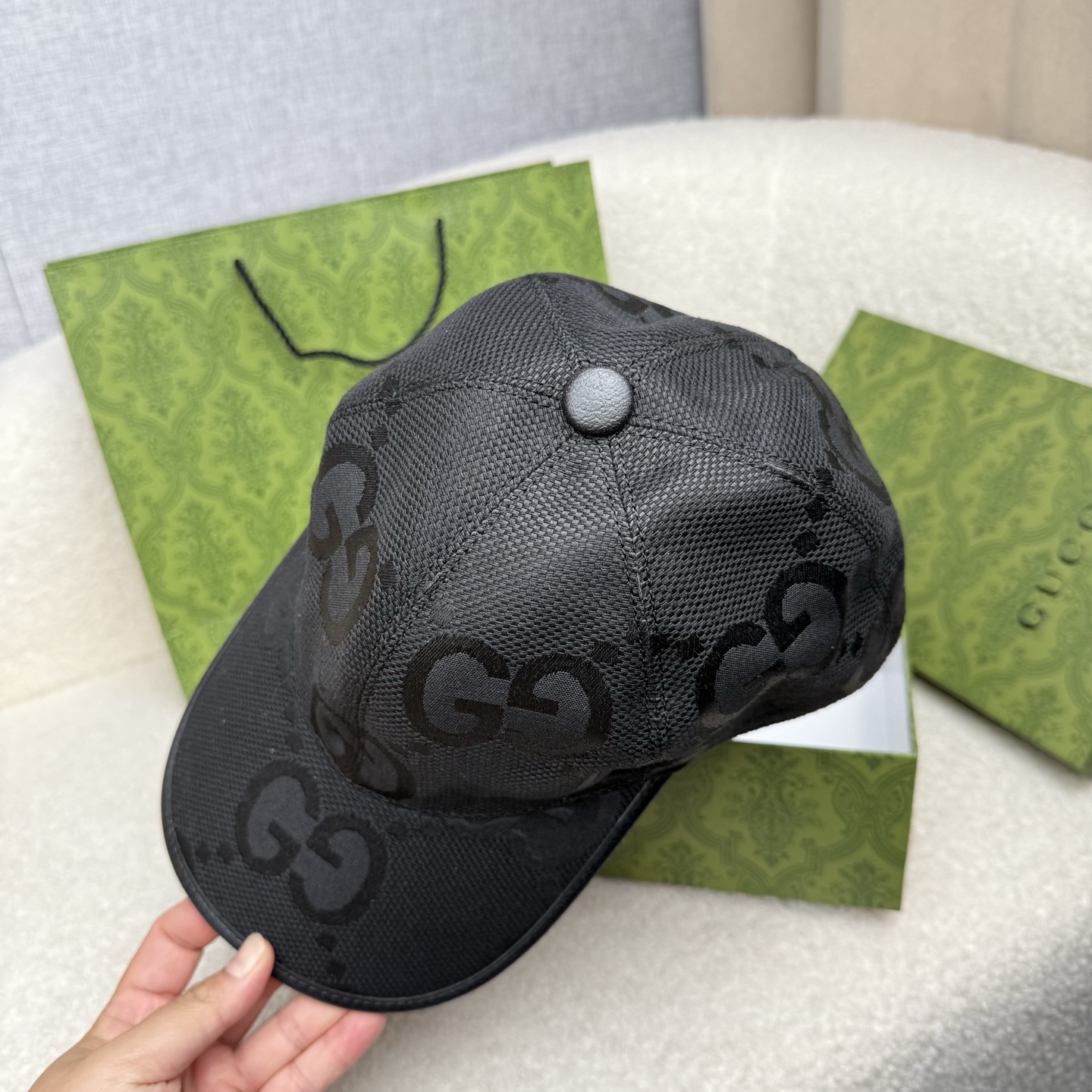 🌹。G家。【超A品质-配透明防尘袋】最新款！时尚潮流，高端做工！每一个帽子都是用心之作！牛津材质！头层牛皮！非一般的品质
